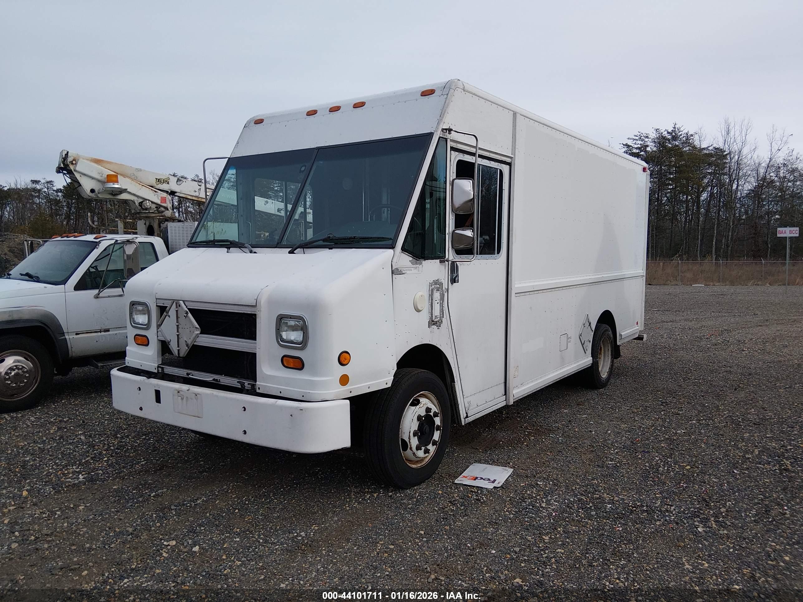 FREIGHTLINER CHASSIS image 2