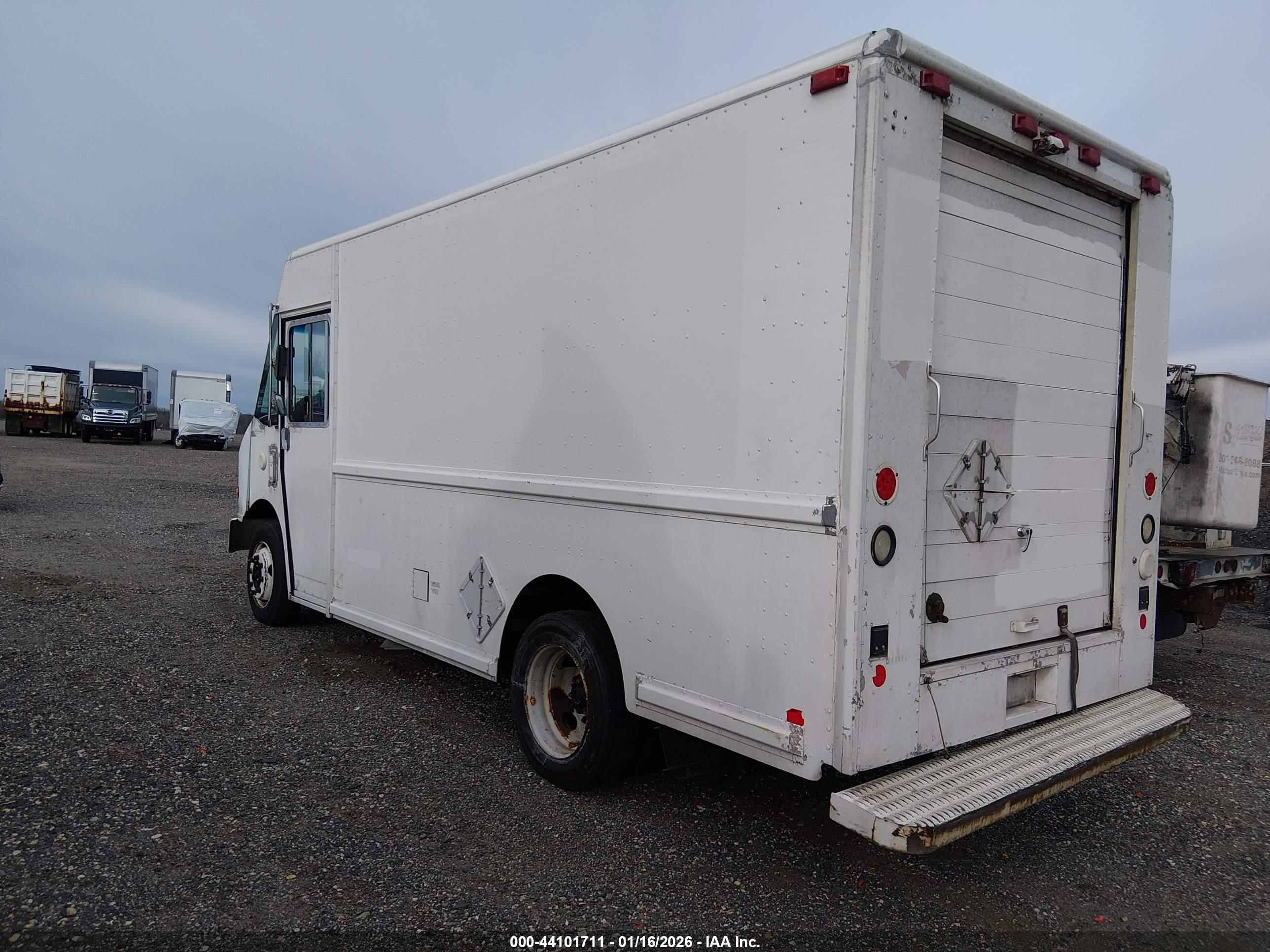 FREIGHTLINER CHASSIS image 3
