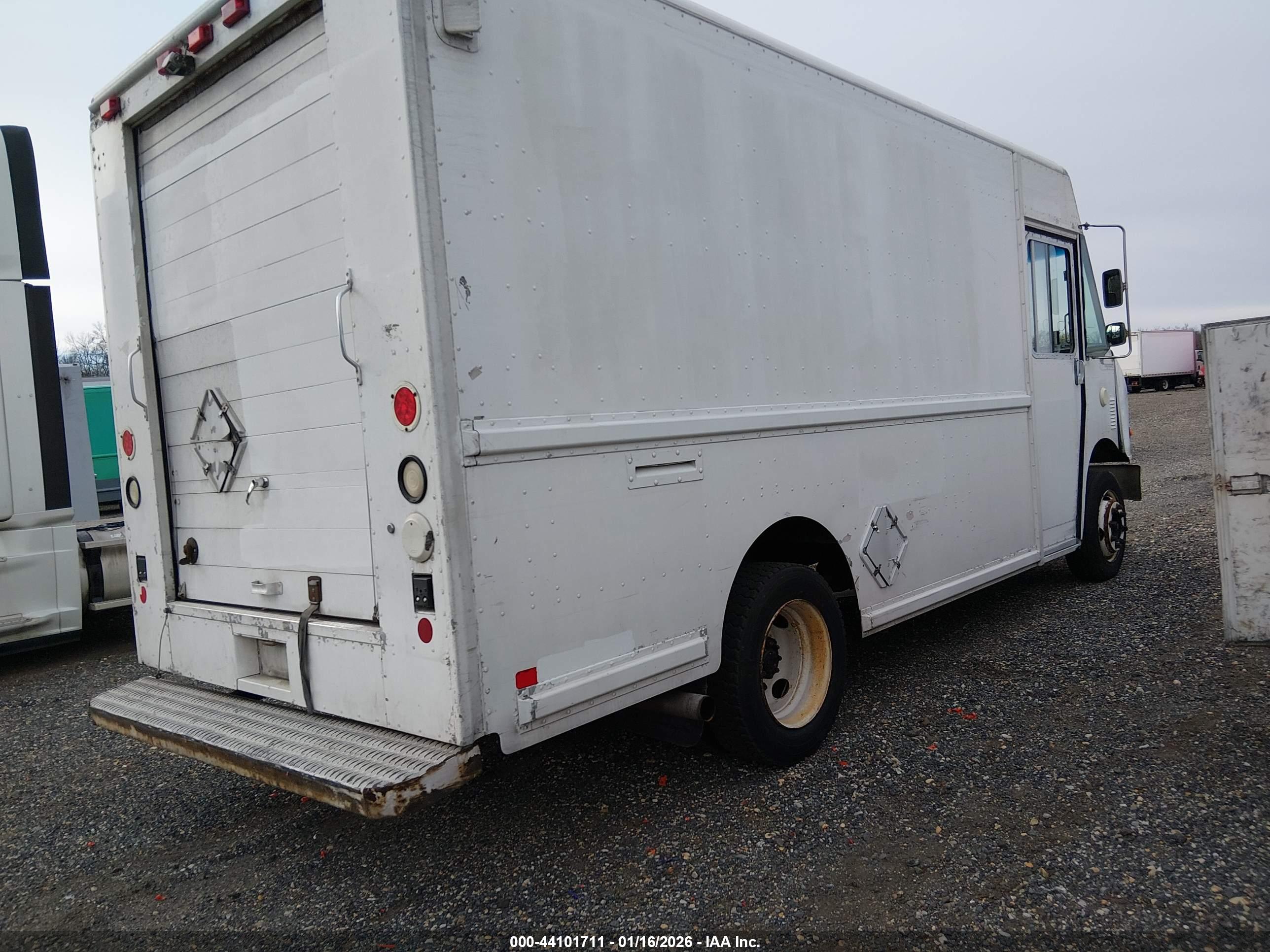 FREIGHTLINER CHASSIS image 4