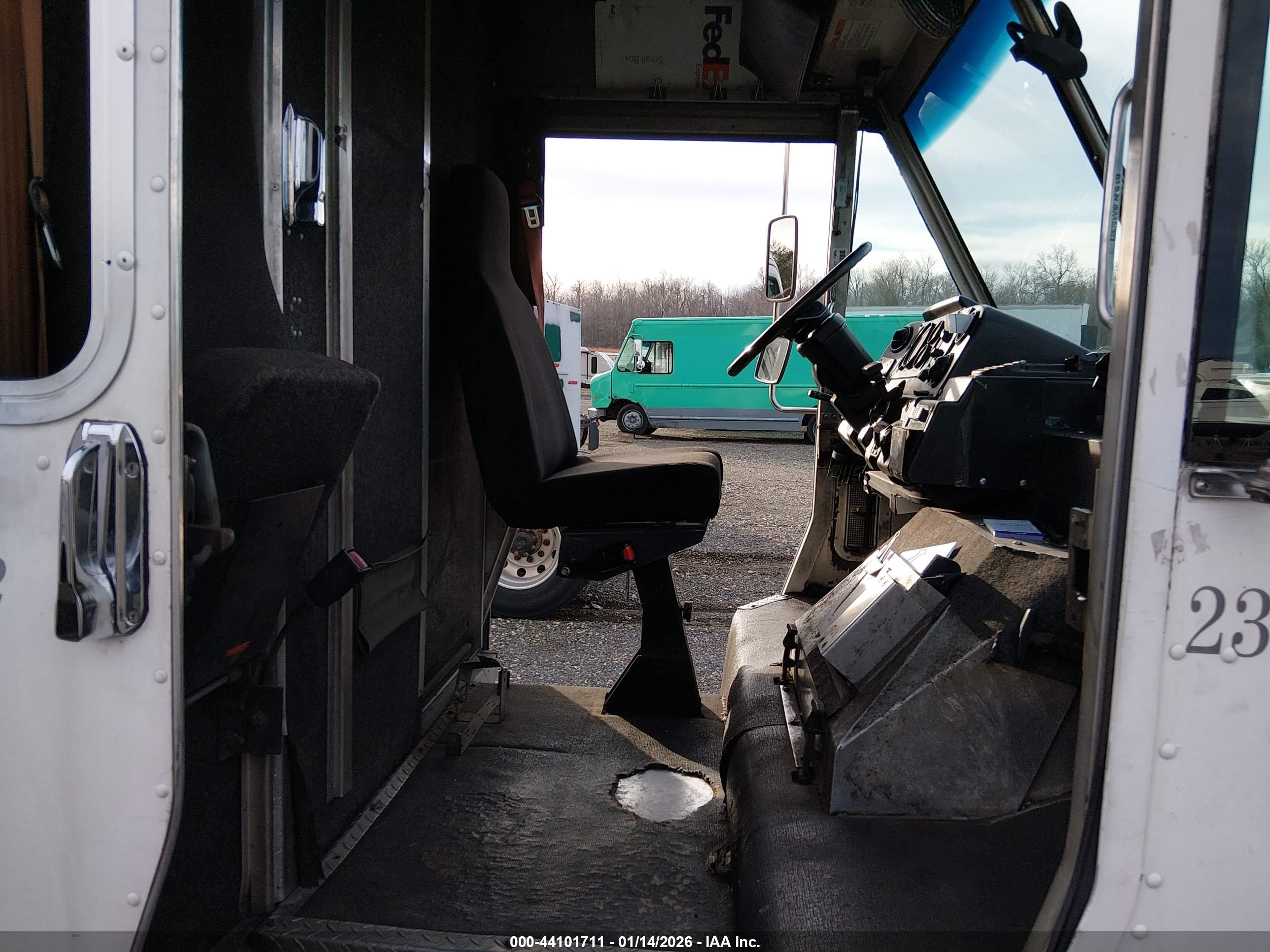 FREIGHTLINER CHASSIS image 7