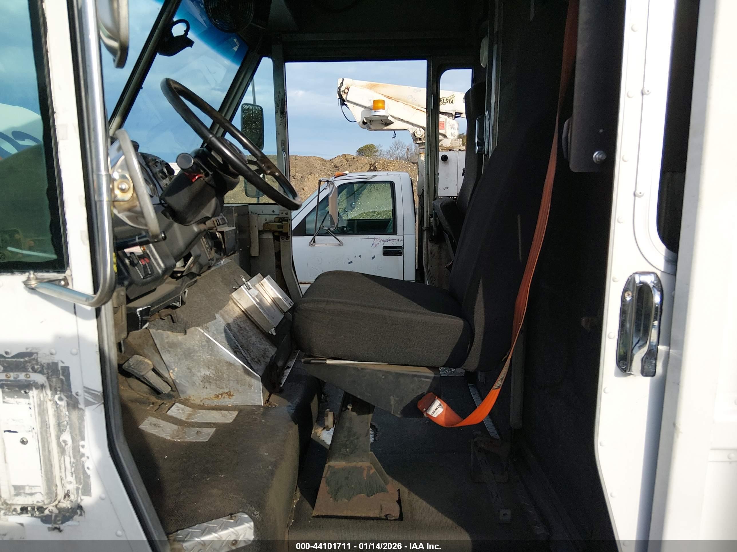 FREIGHTLINER CHASSIS image 8