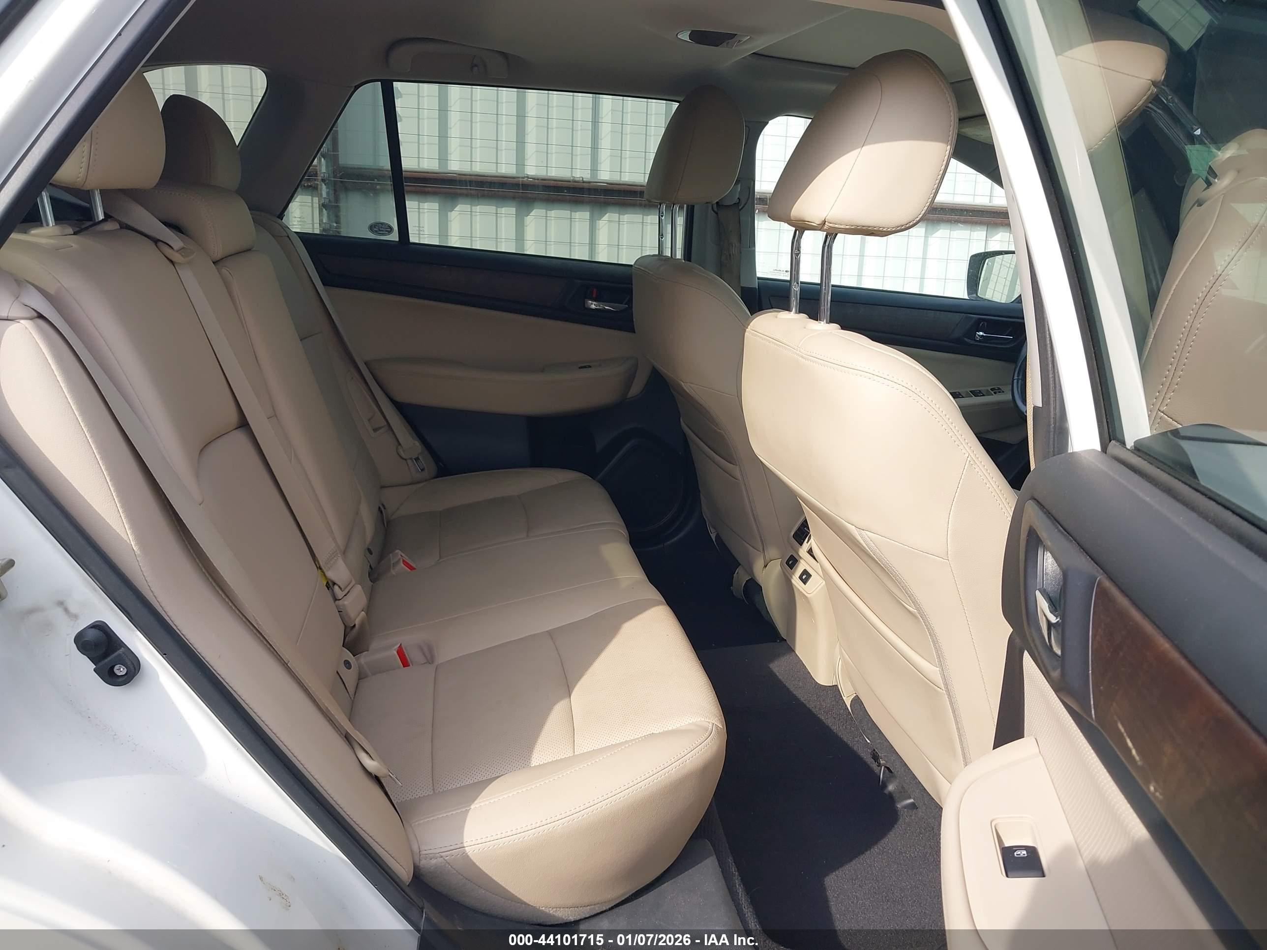 SUBARU OUTBACK image 8