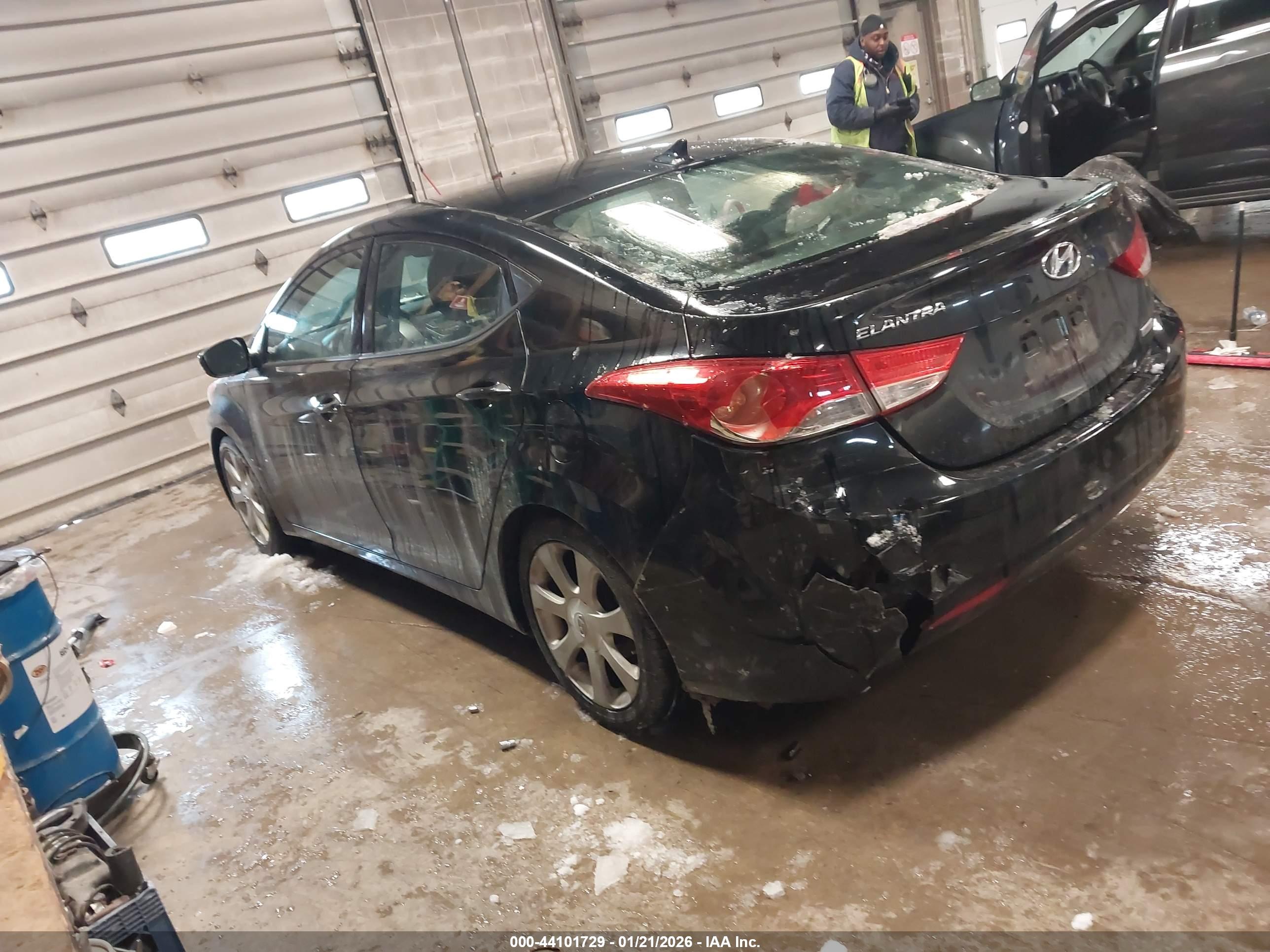 HYUNDAI ELANTRA image 3