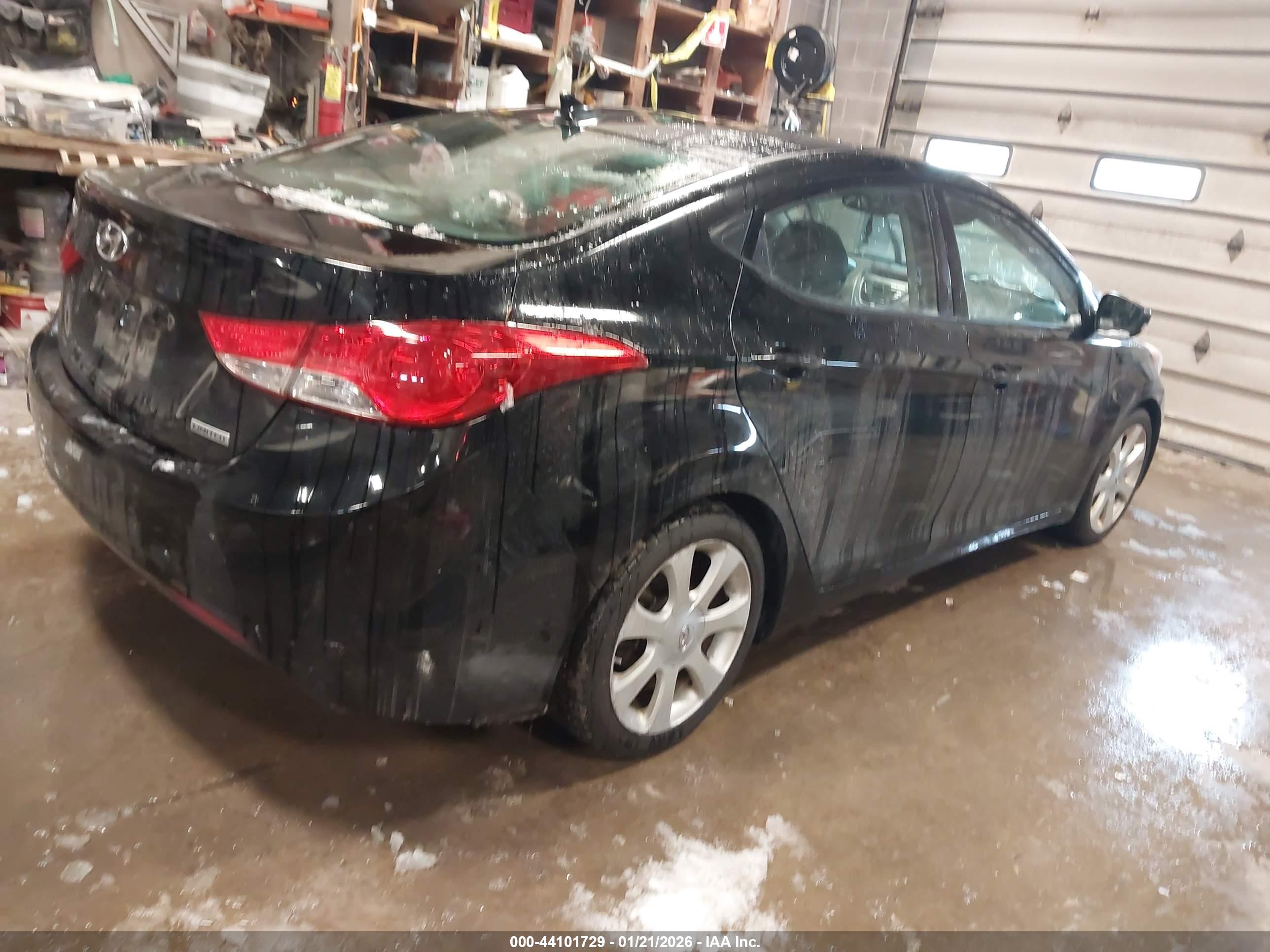 HYUNDAI ELANTRA image 4