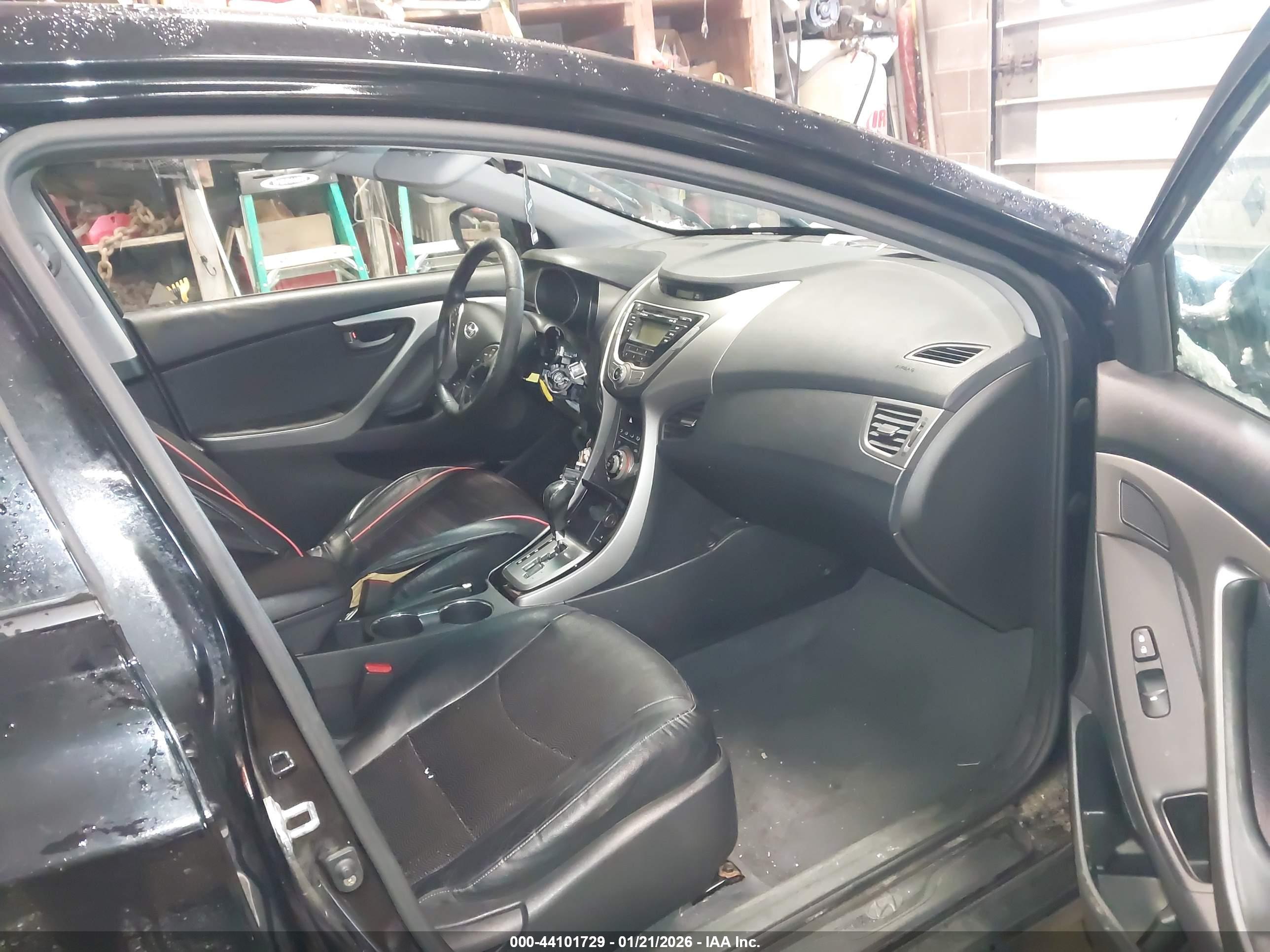 HYUNDAI ELANTRA image 5