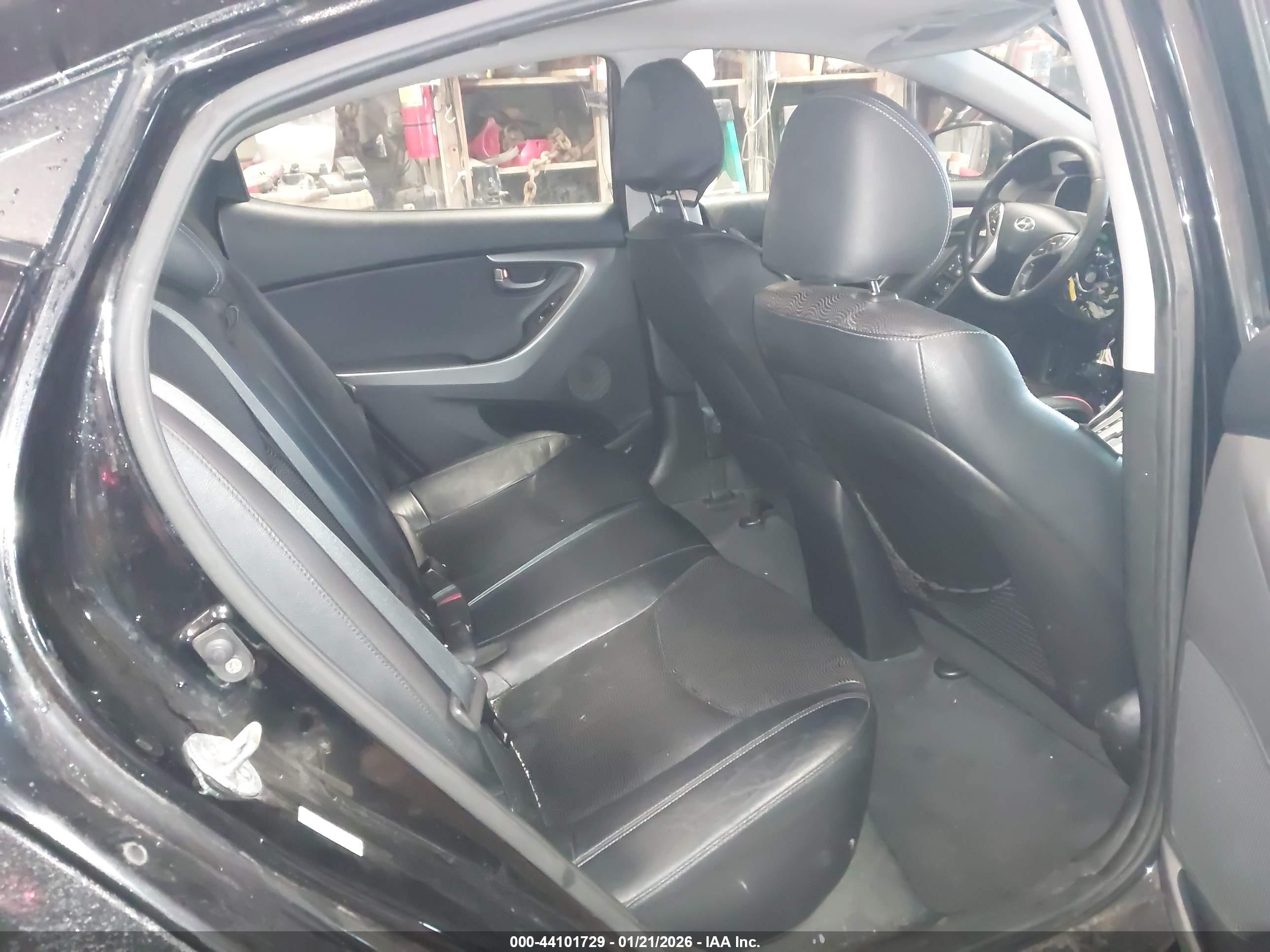 HYUNDAI ELANTRA image 8