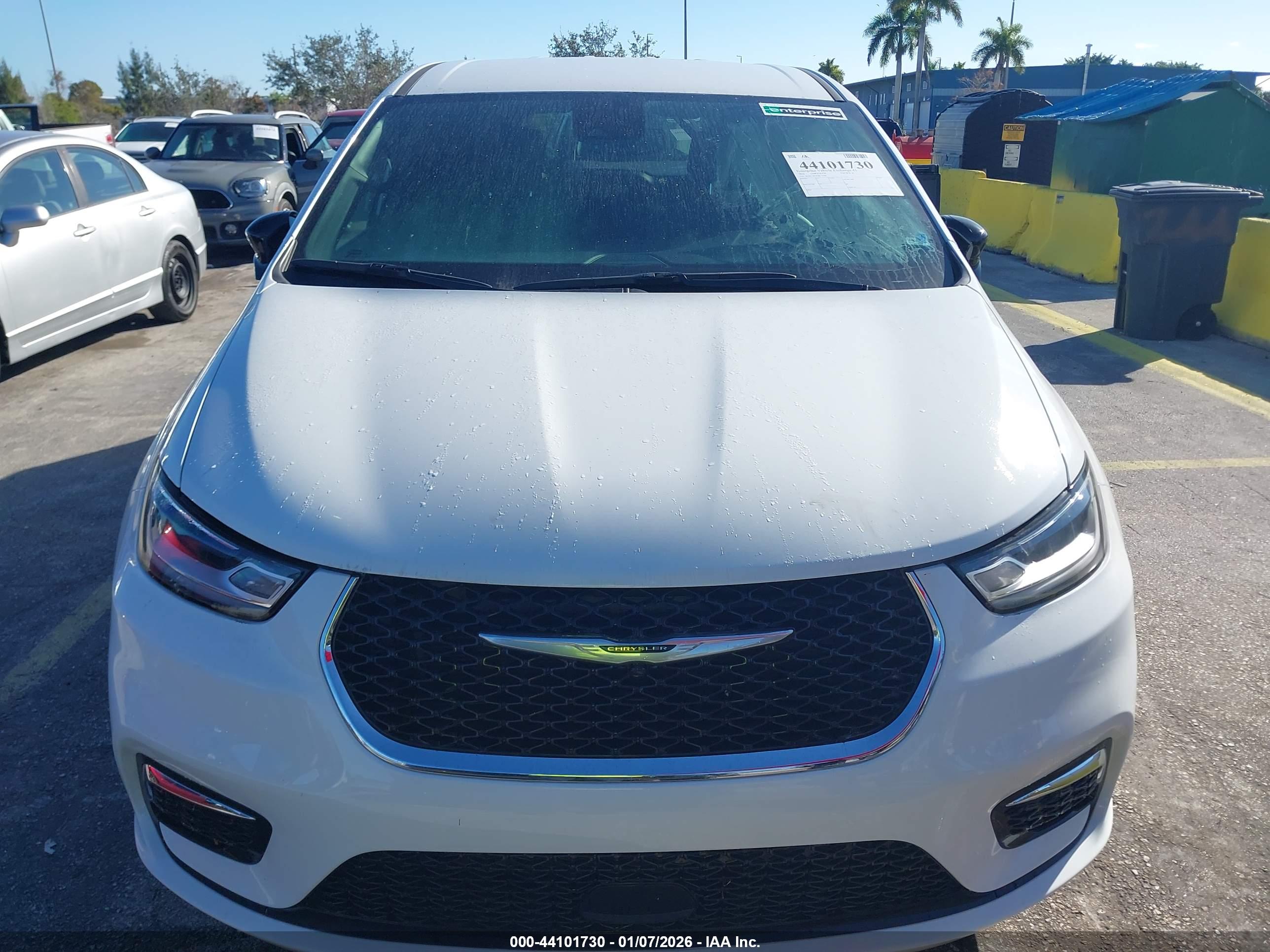 CHRYSLER PACIFICA image 6