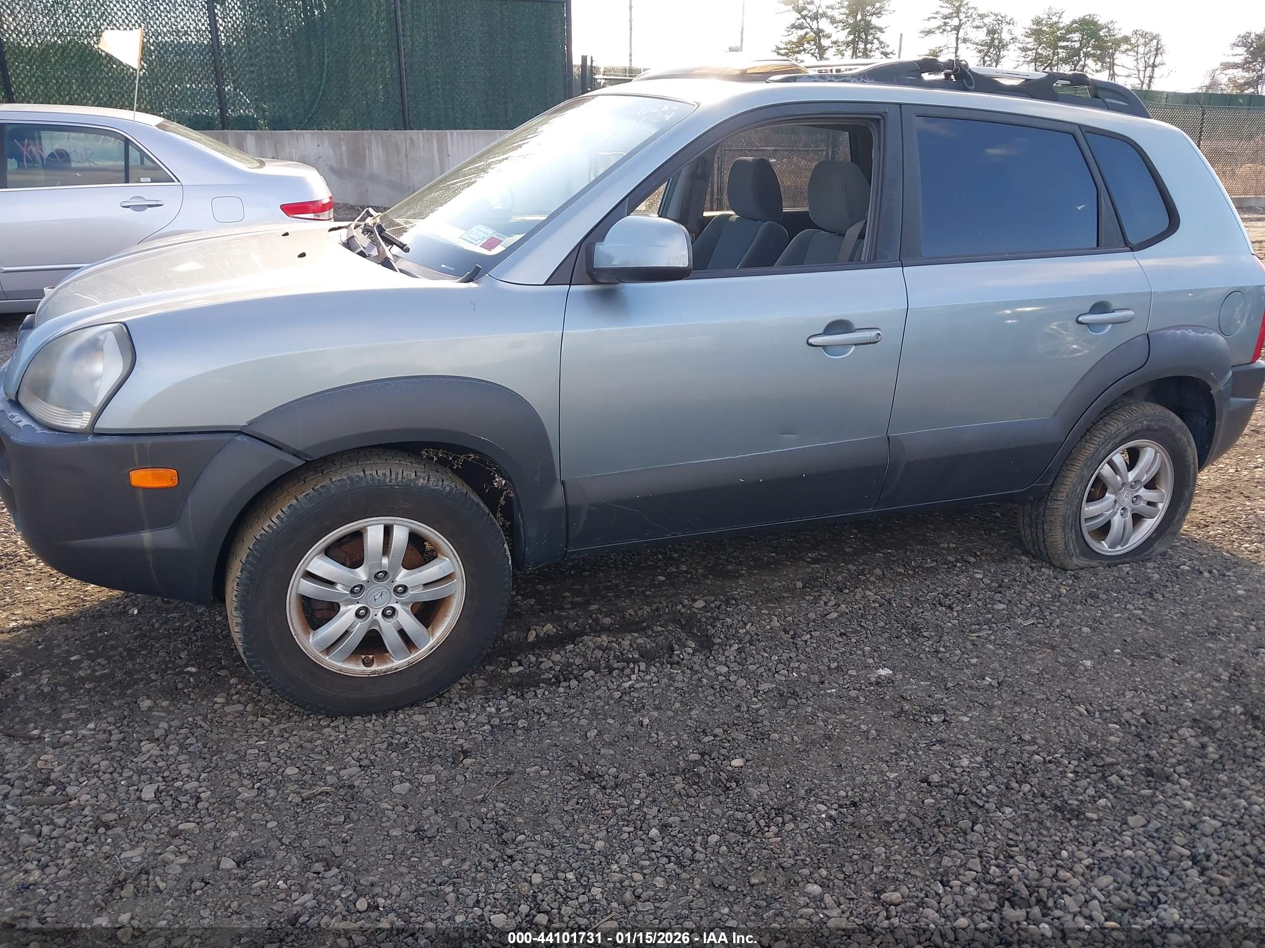 HYUNDAI TUCSON image 6