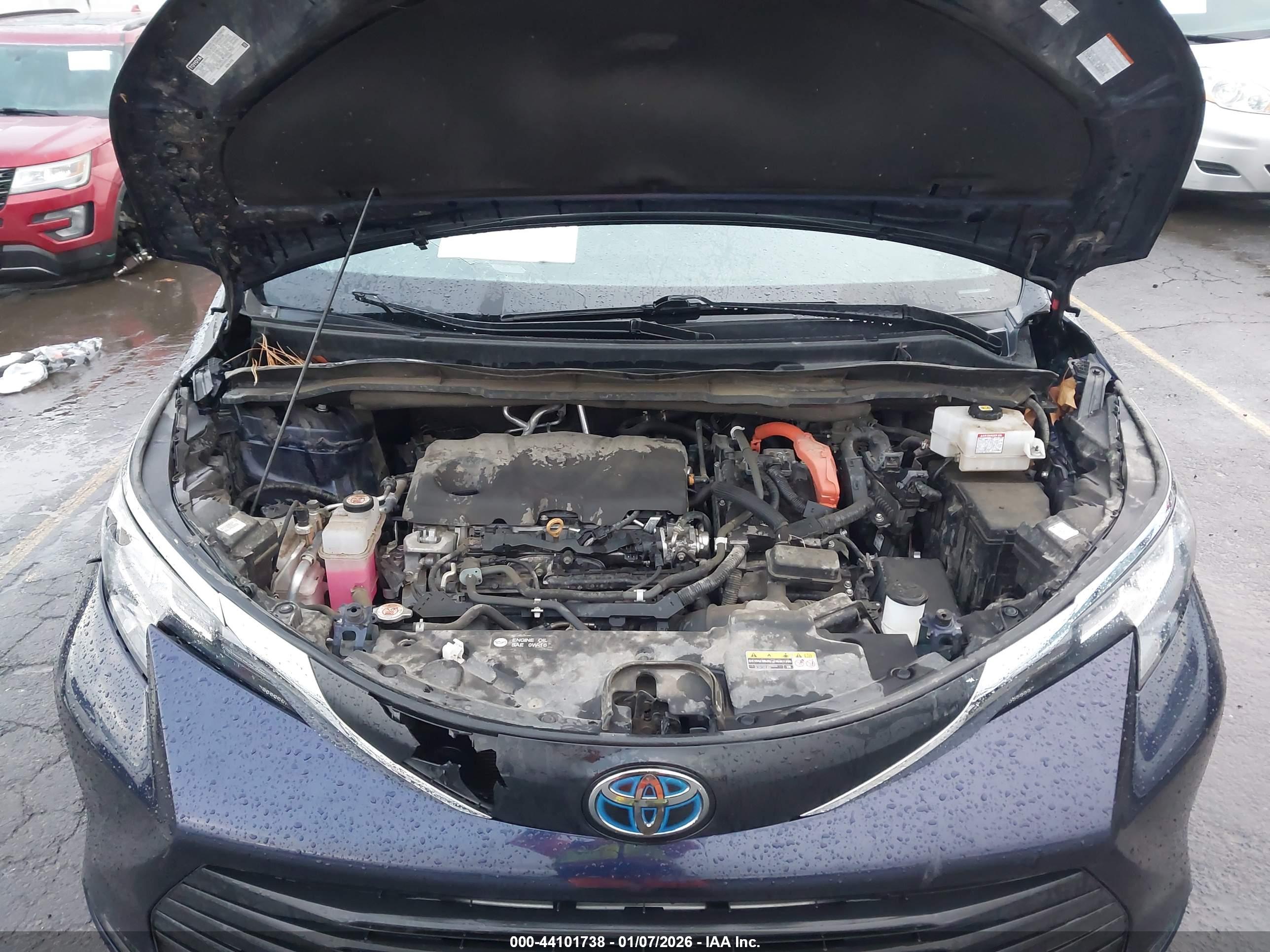 TOYOTA SIENNA image 10