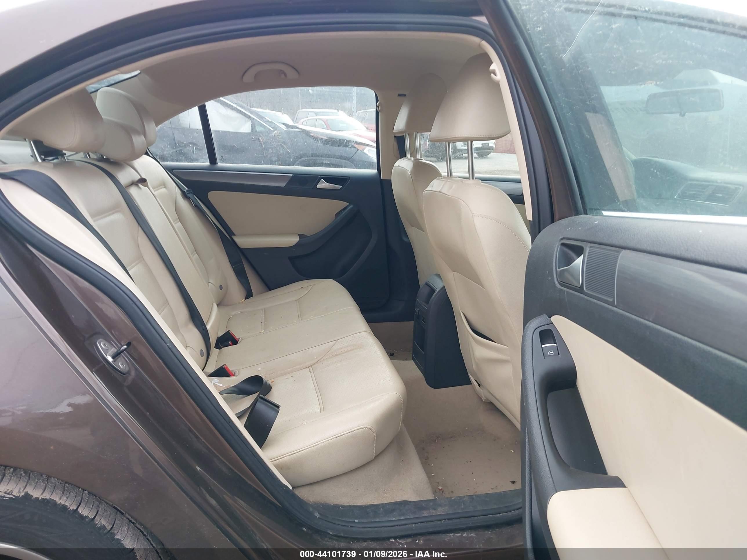 VOLKSWAGEN JETTA image 8