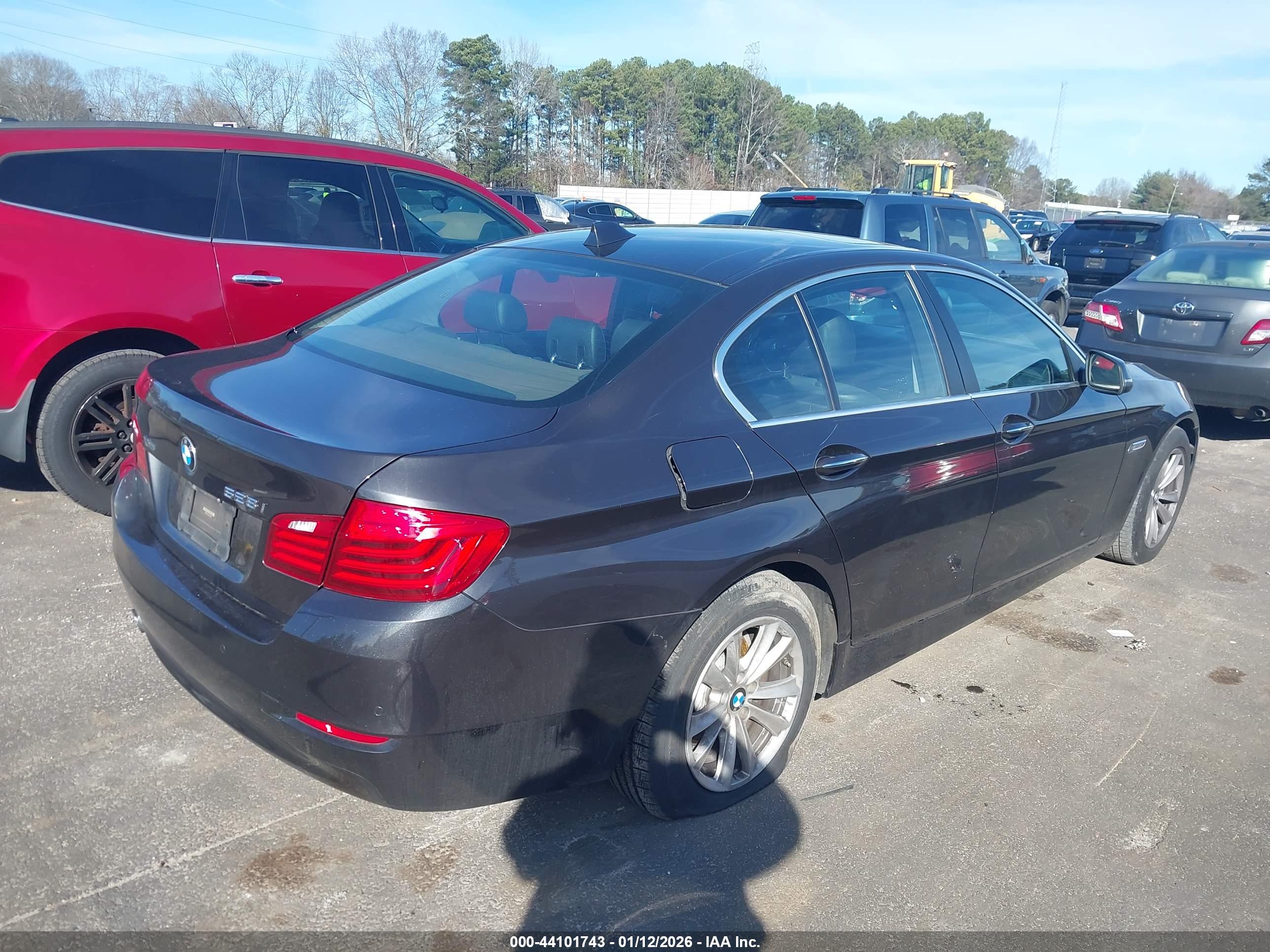 BMW 528I image 4