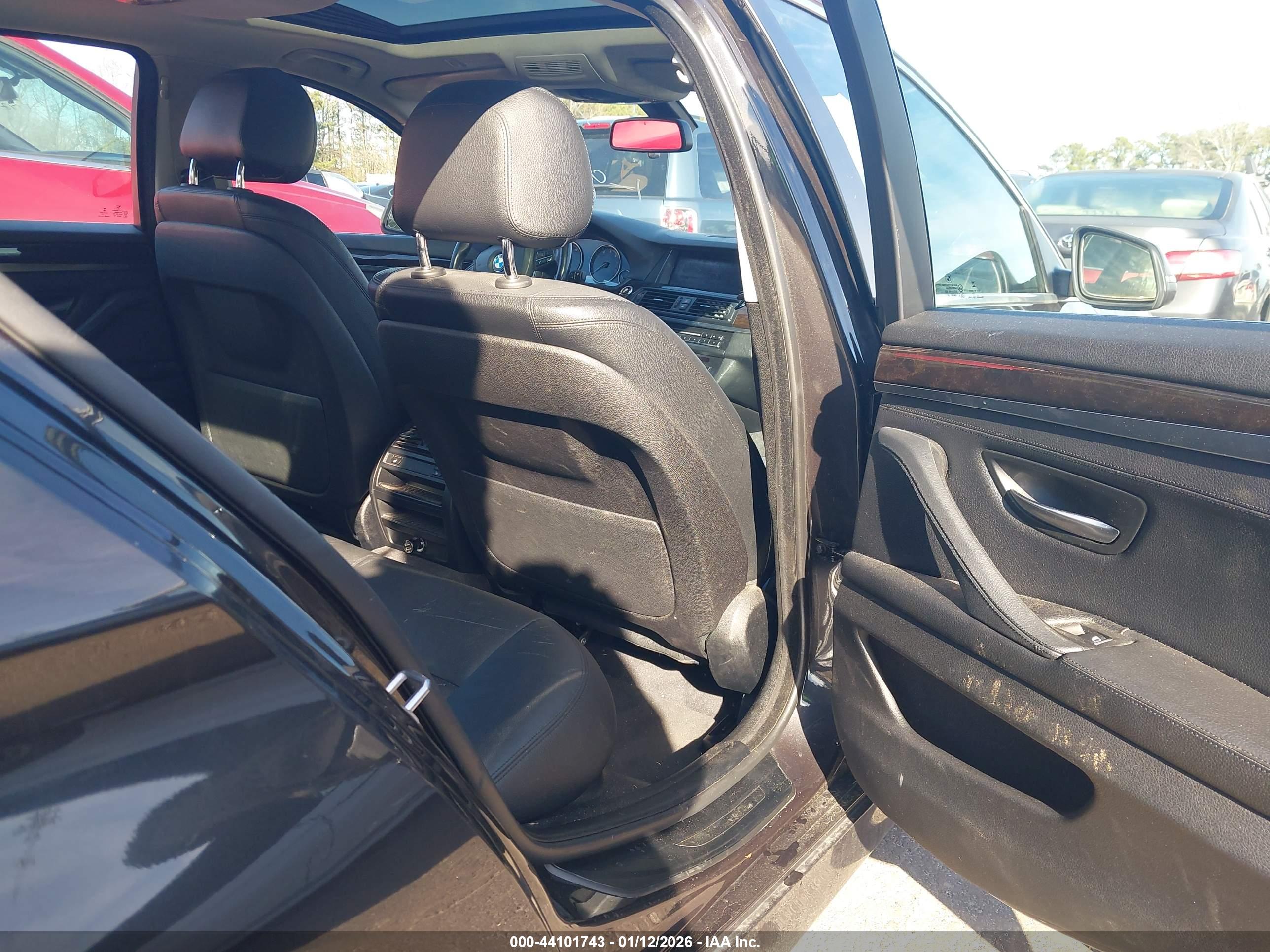 BMW 528I image 8