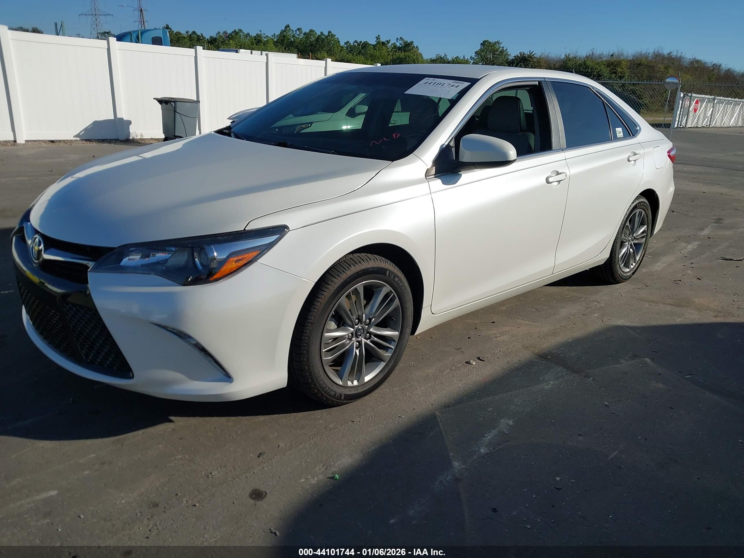 TOYOTA CAMRY image 2