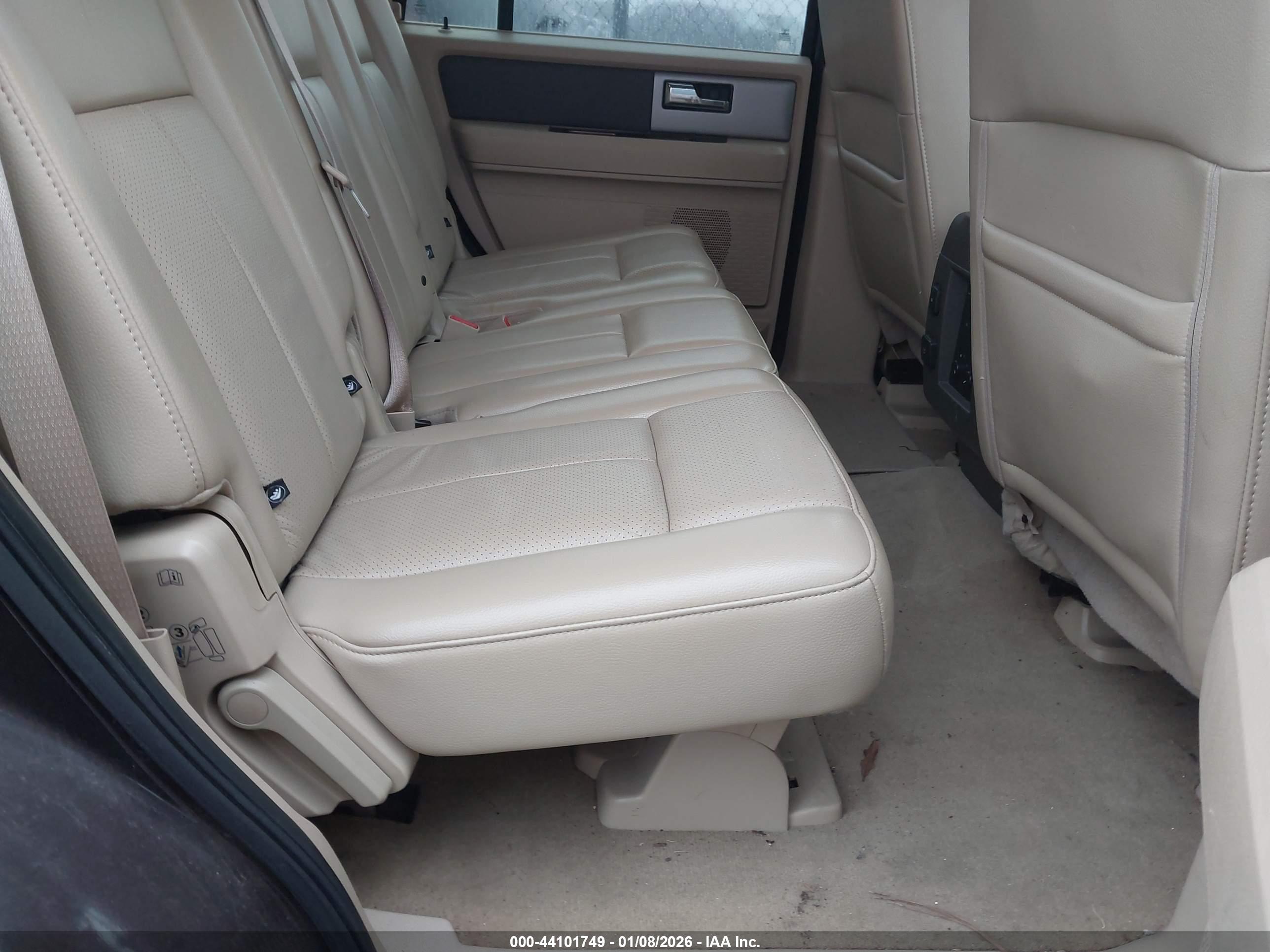 FORD EXPEDITION image 8