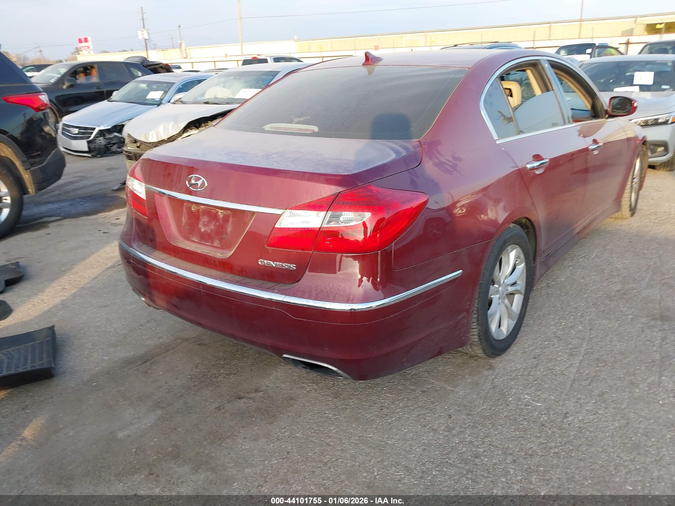 HYUNDAI GENESIS image 4
