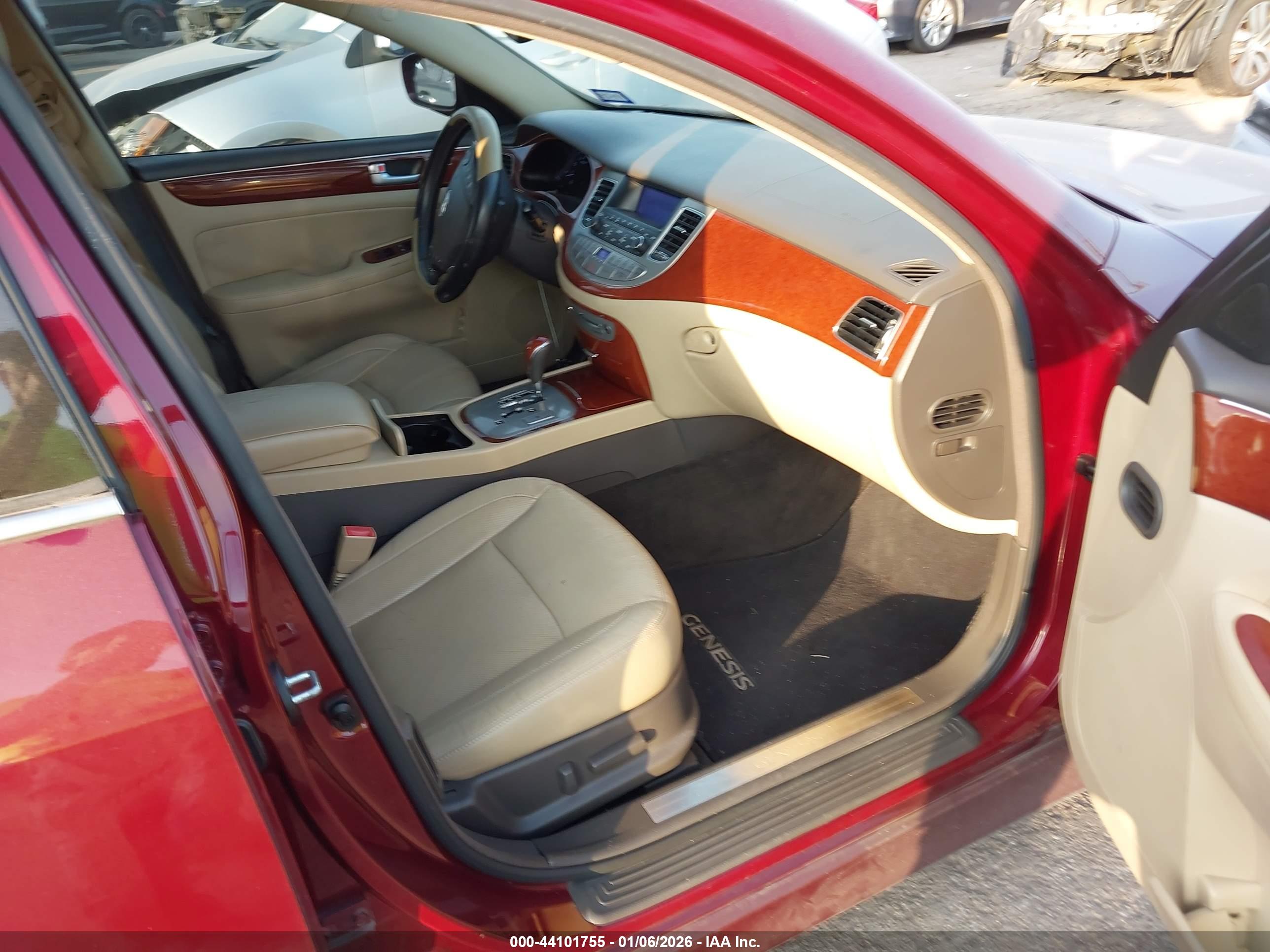 HYUNDAI GENESIS image 5