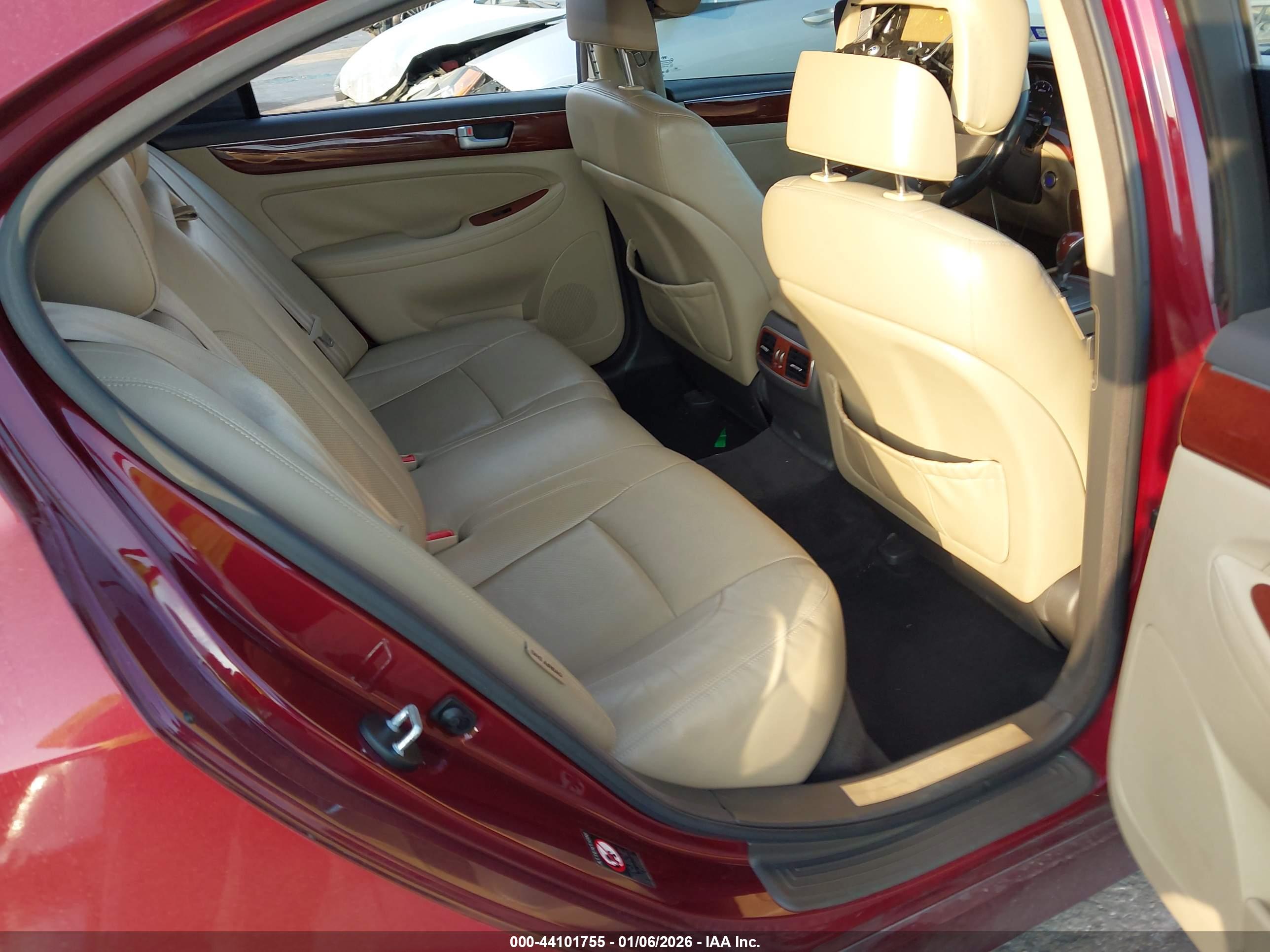 HYUNDAI GENESIS image 8