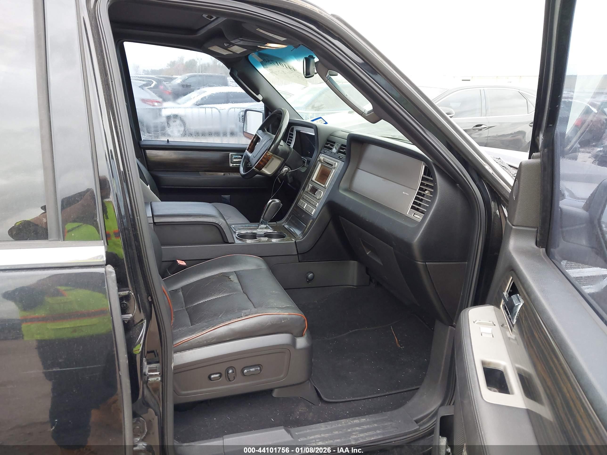 LINCOLN NAVIGATOR image 5