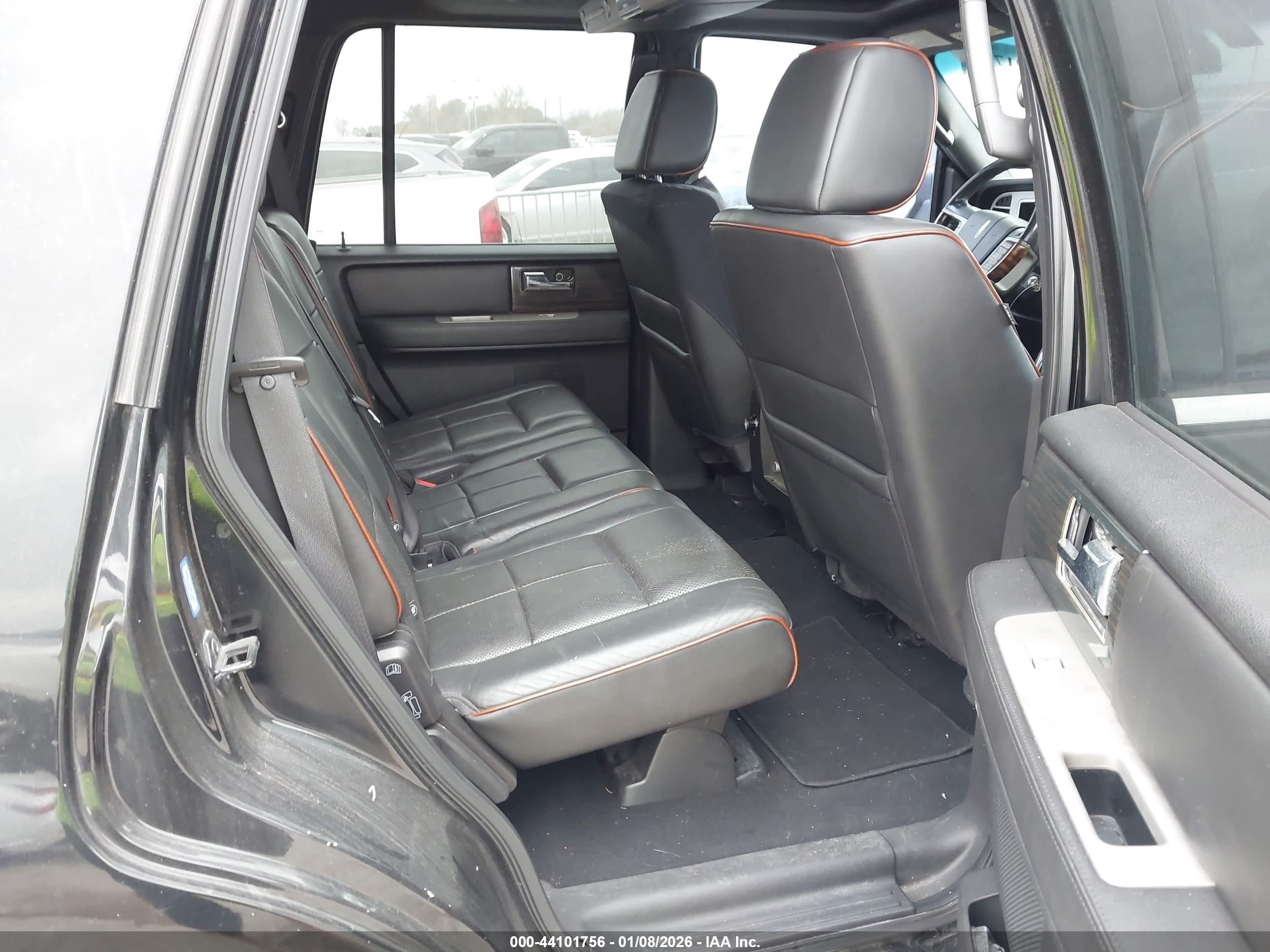 LINCOLN NAVIGATOR image 8