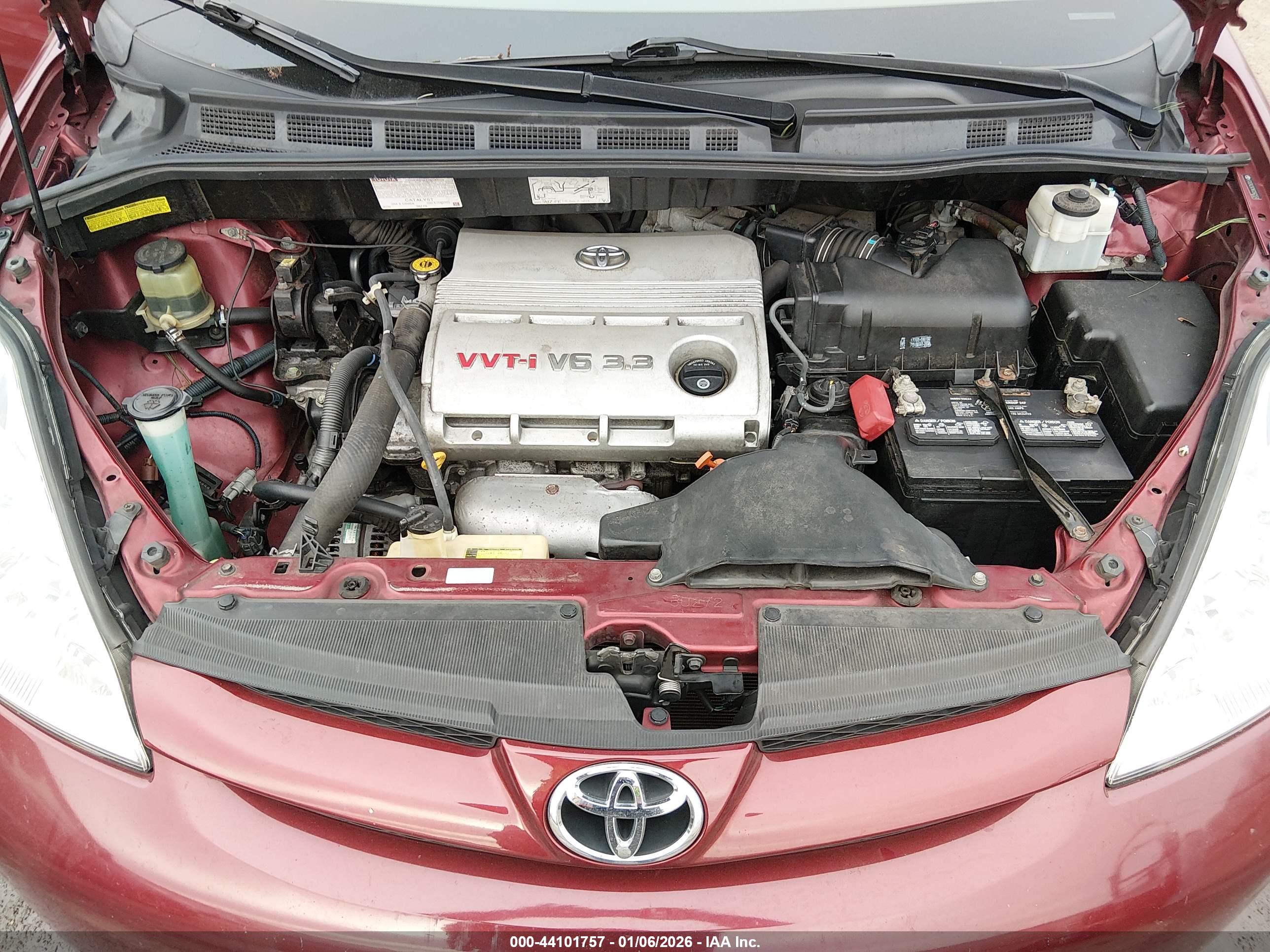 TOYOTA SIENNA image 10