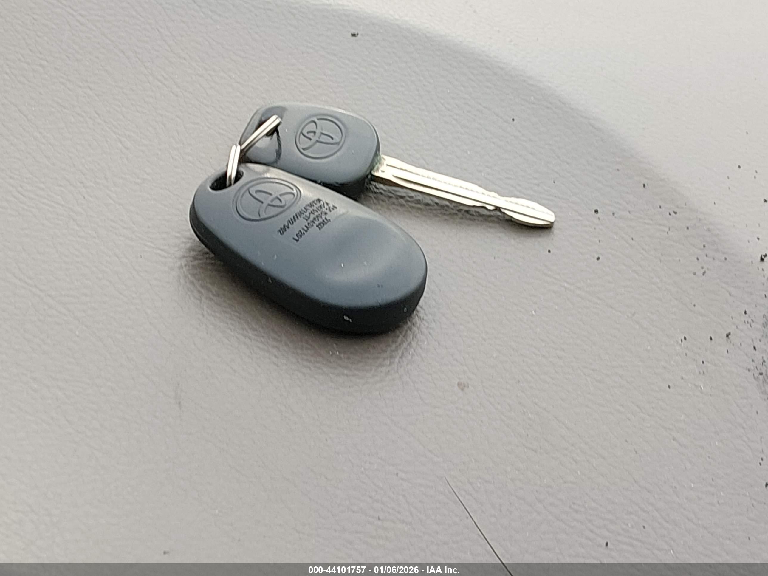 TOYOTA SIENNA image 11