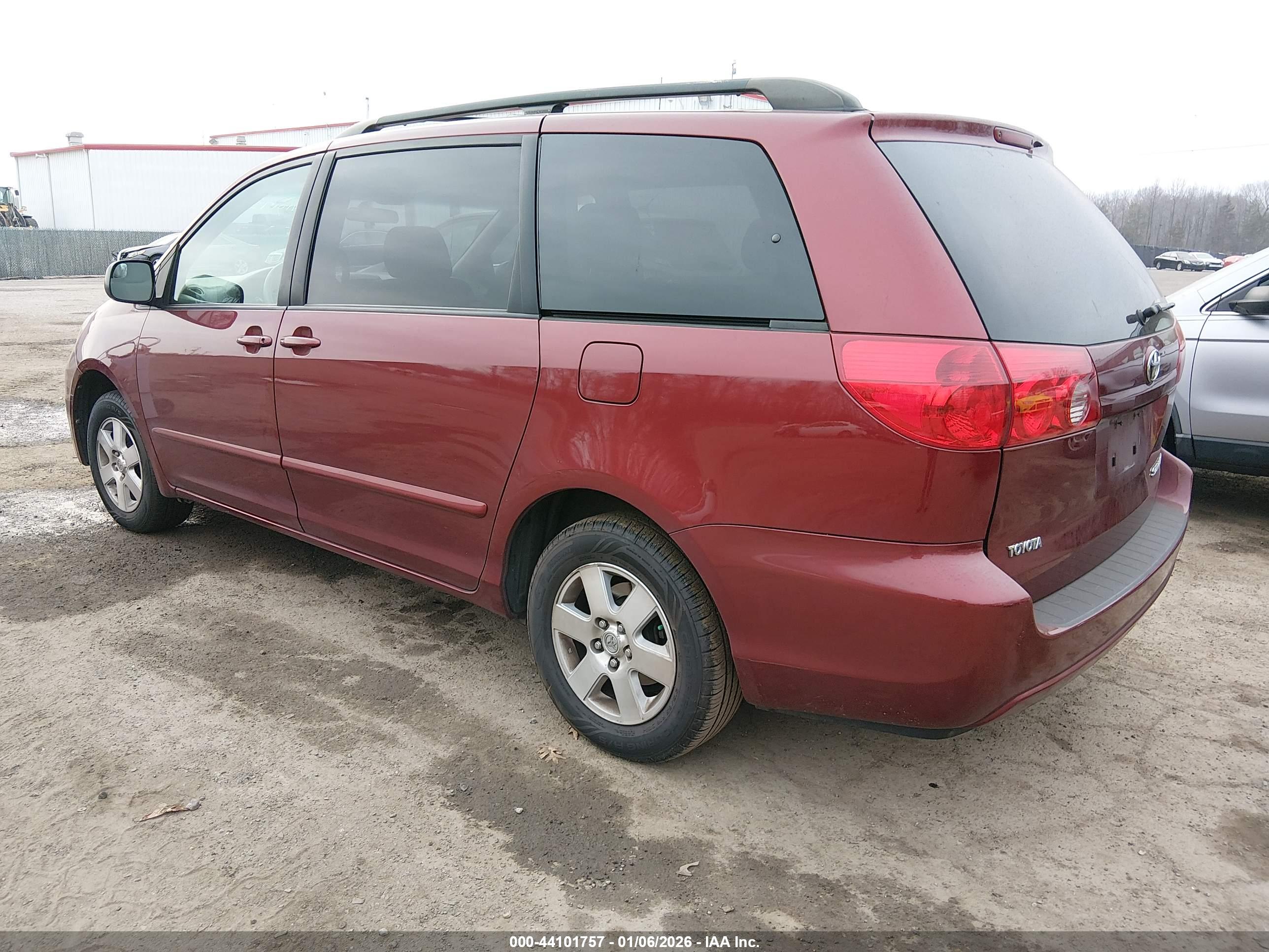 TOYOTA SIENNA image 3