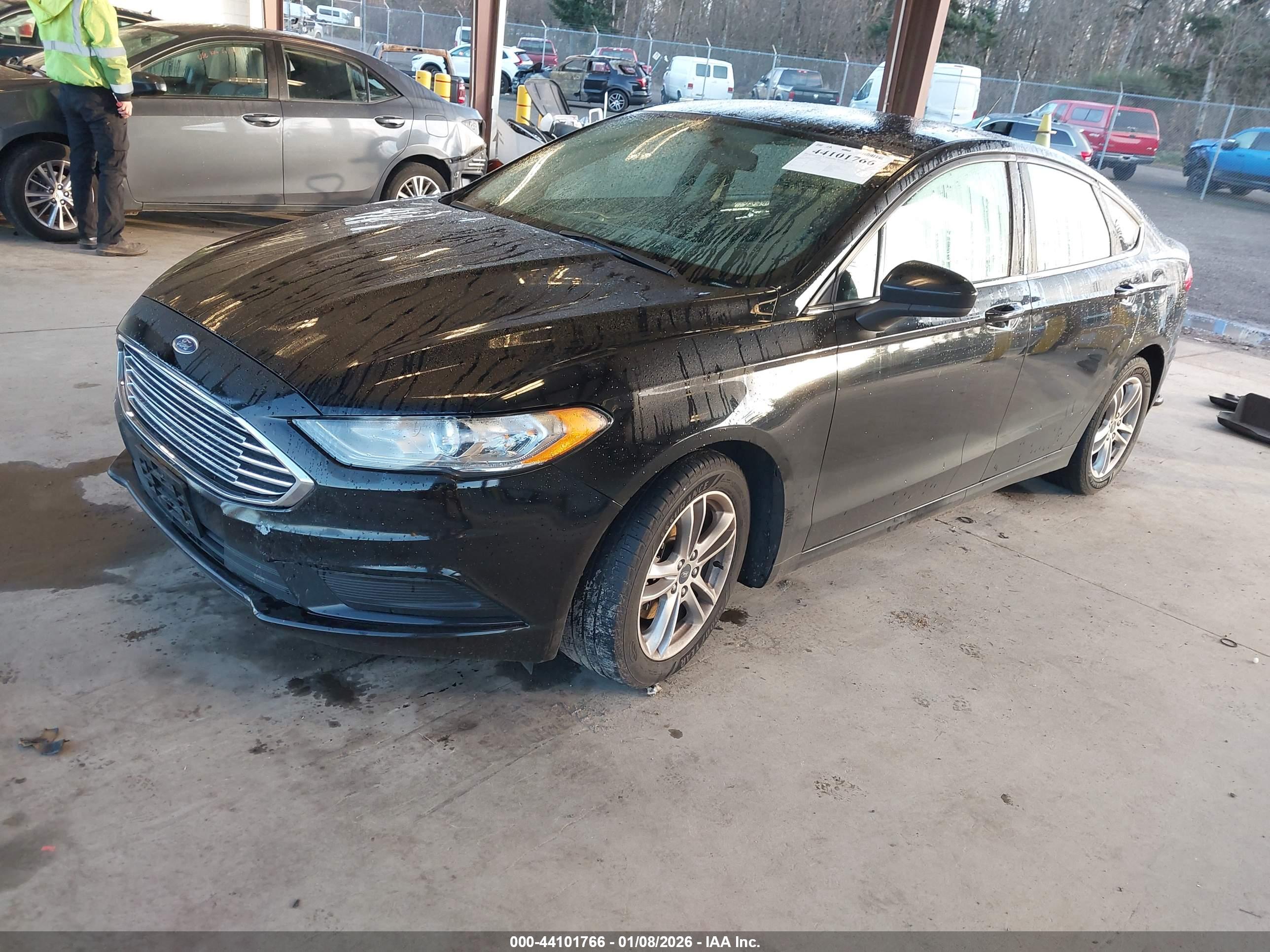 FORD FUSION image 2