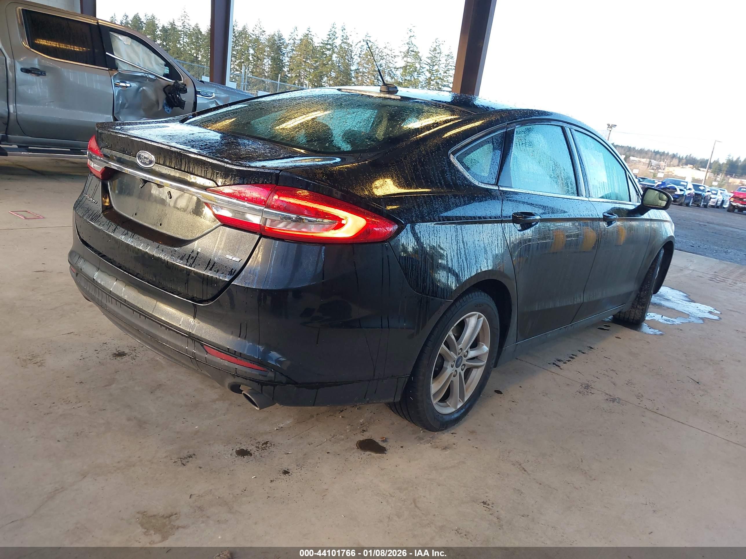 FORD FUSION image 4