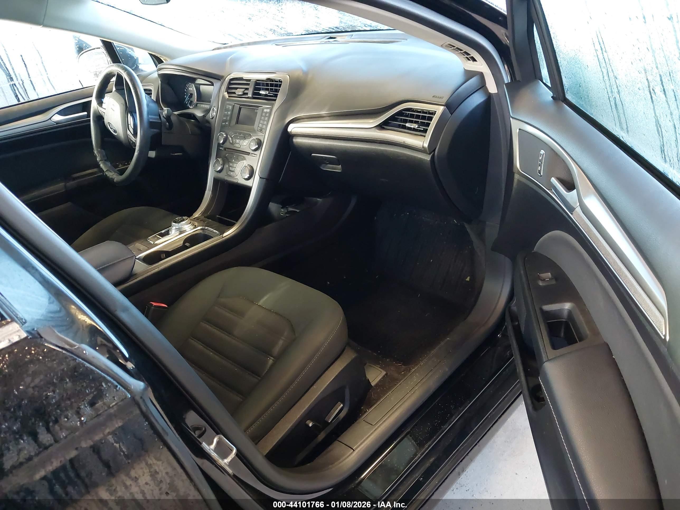 FORD FUSION image 5