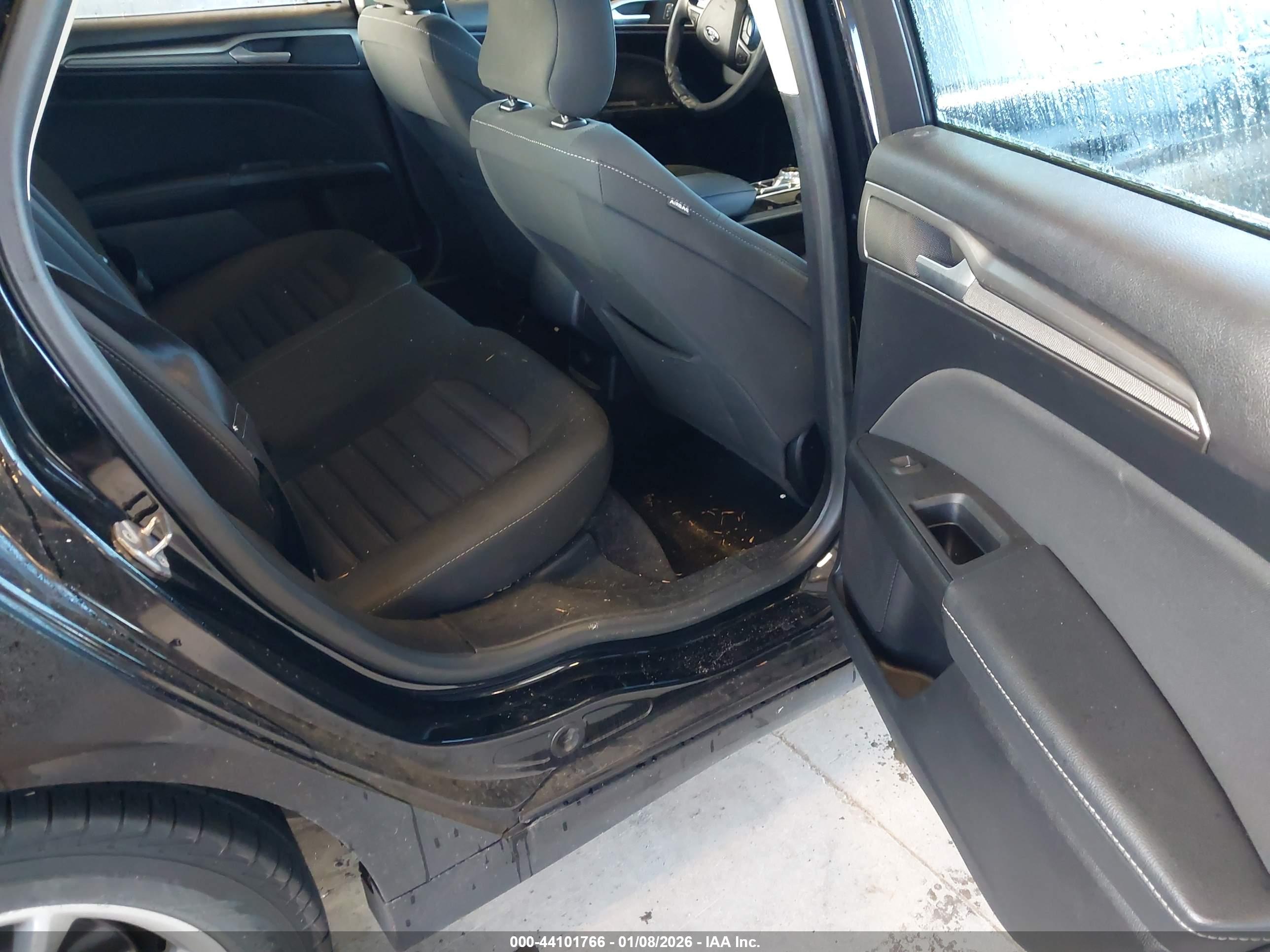 FORD FUSION image 8