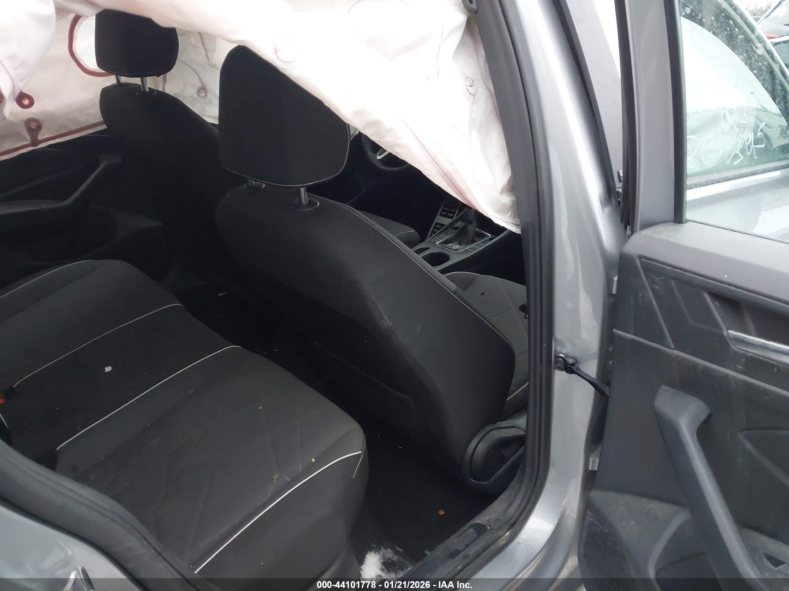 VOLKSWAGEN JETTA image 8
