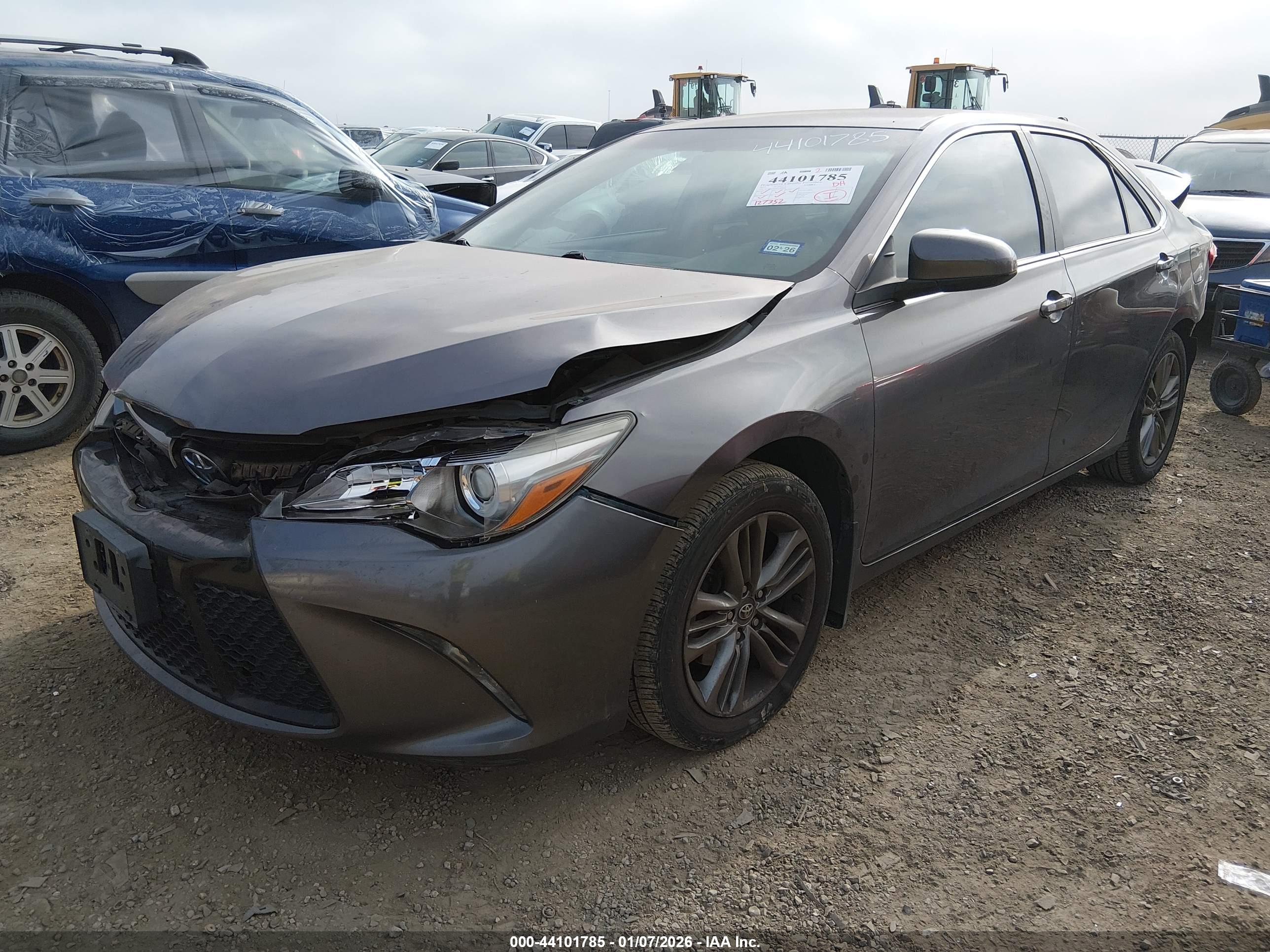 TOYOTA CAMRY image 2