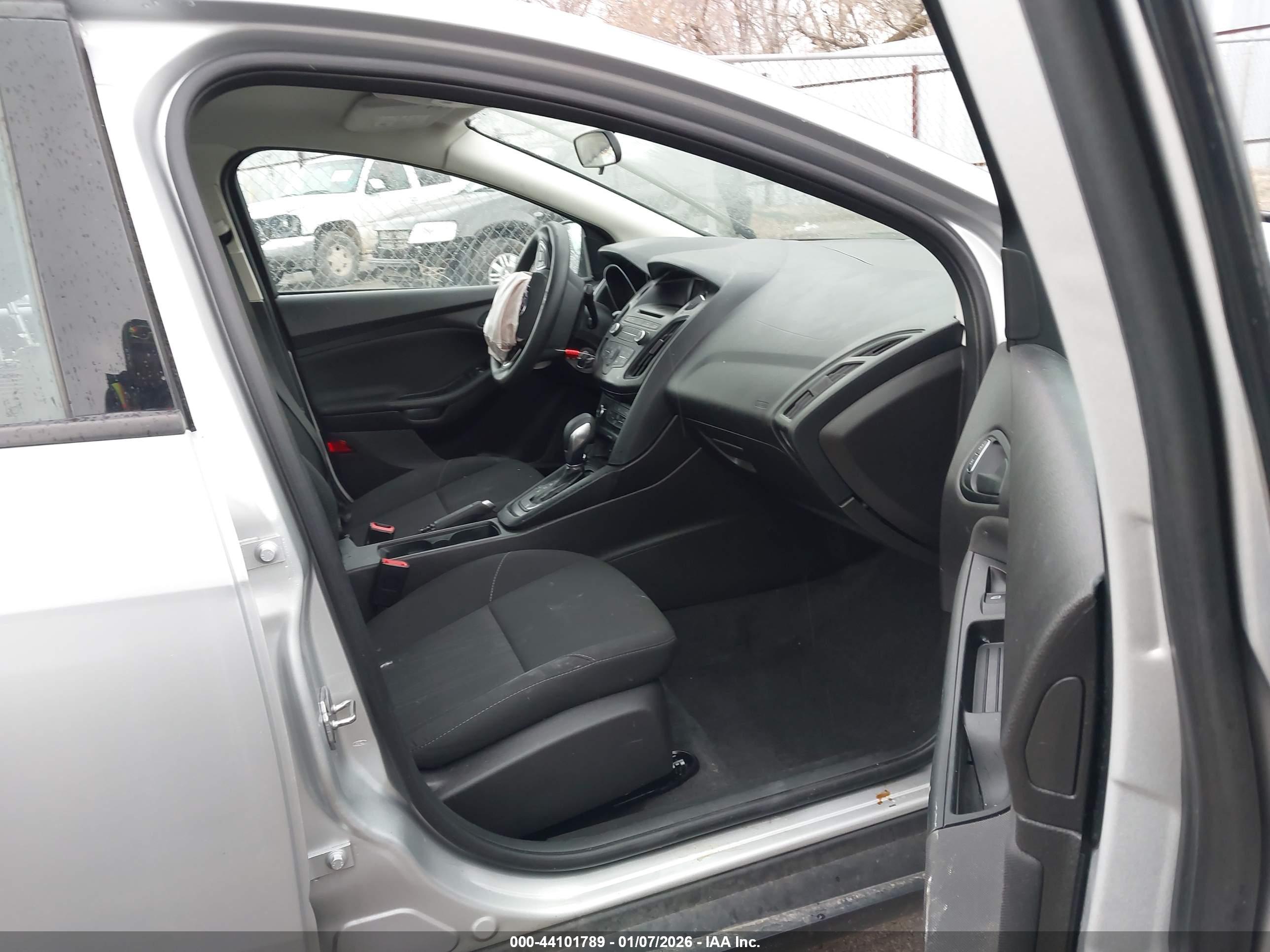 FORD FOCUS image 5