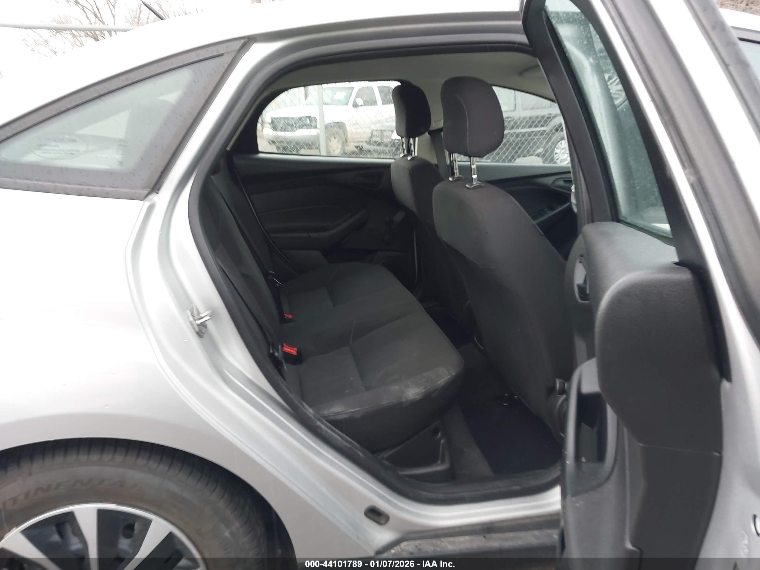 FORD FOCUS image 8