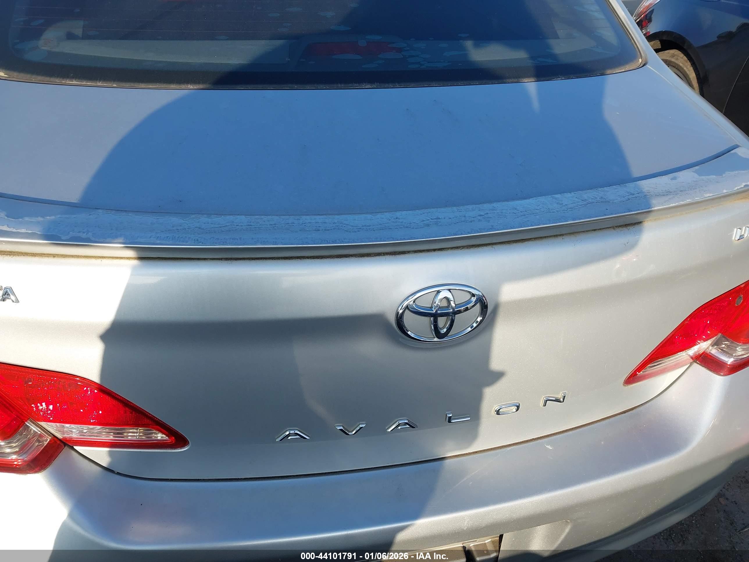 TOYOTA AVALON image 6