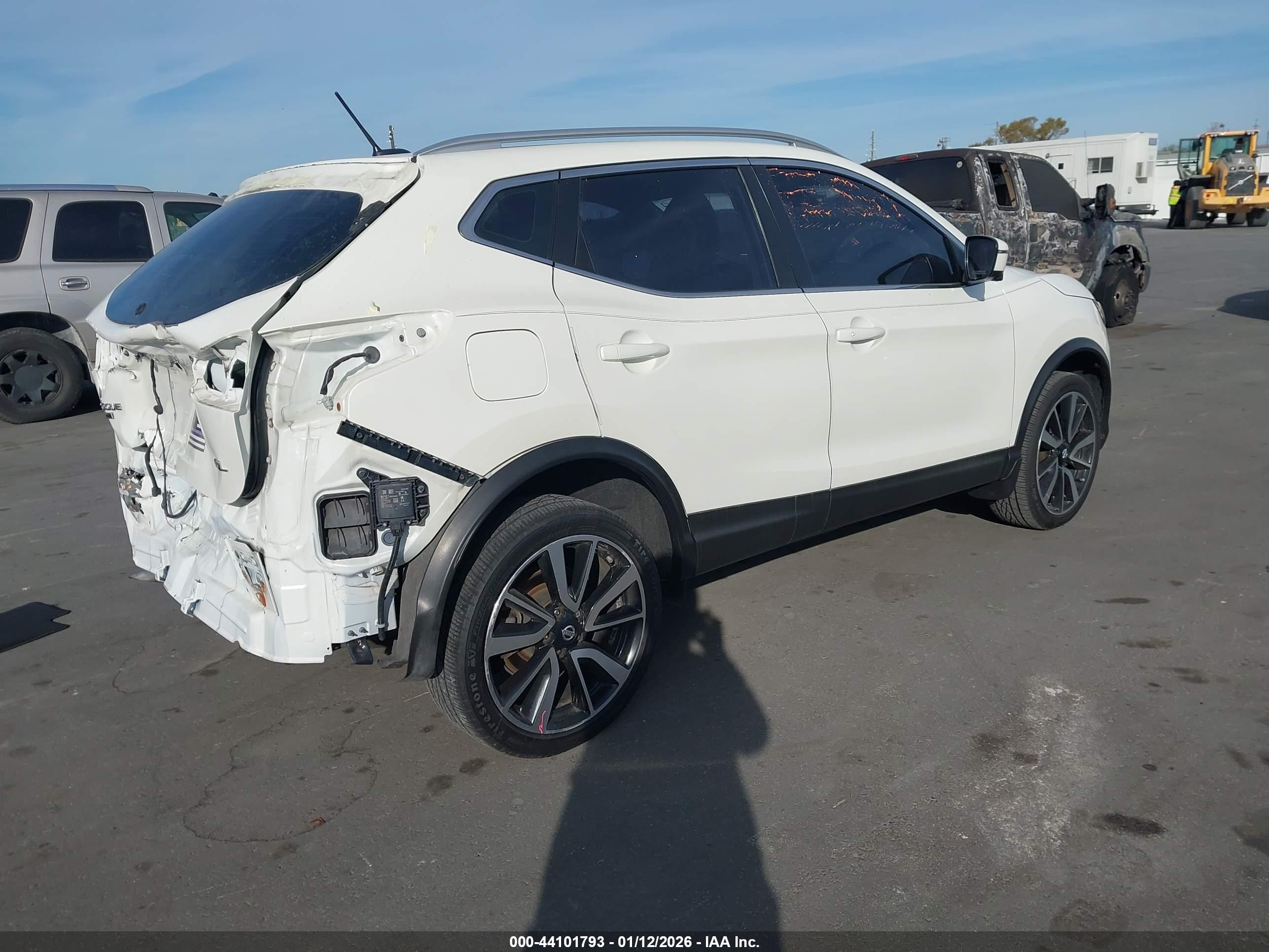 NISSAN ROGUE image 4