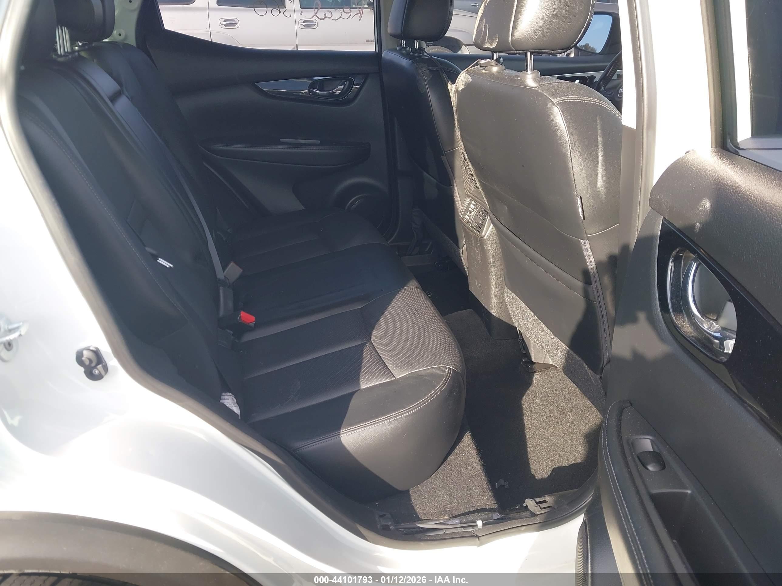NISSAN ROGUE image 8