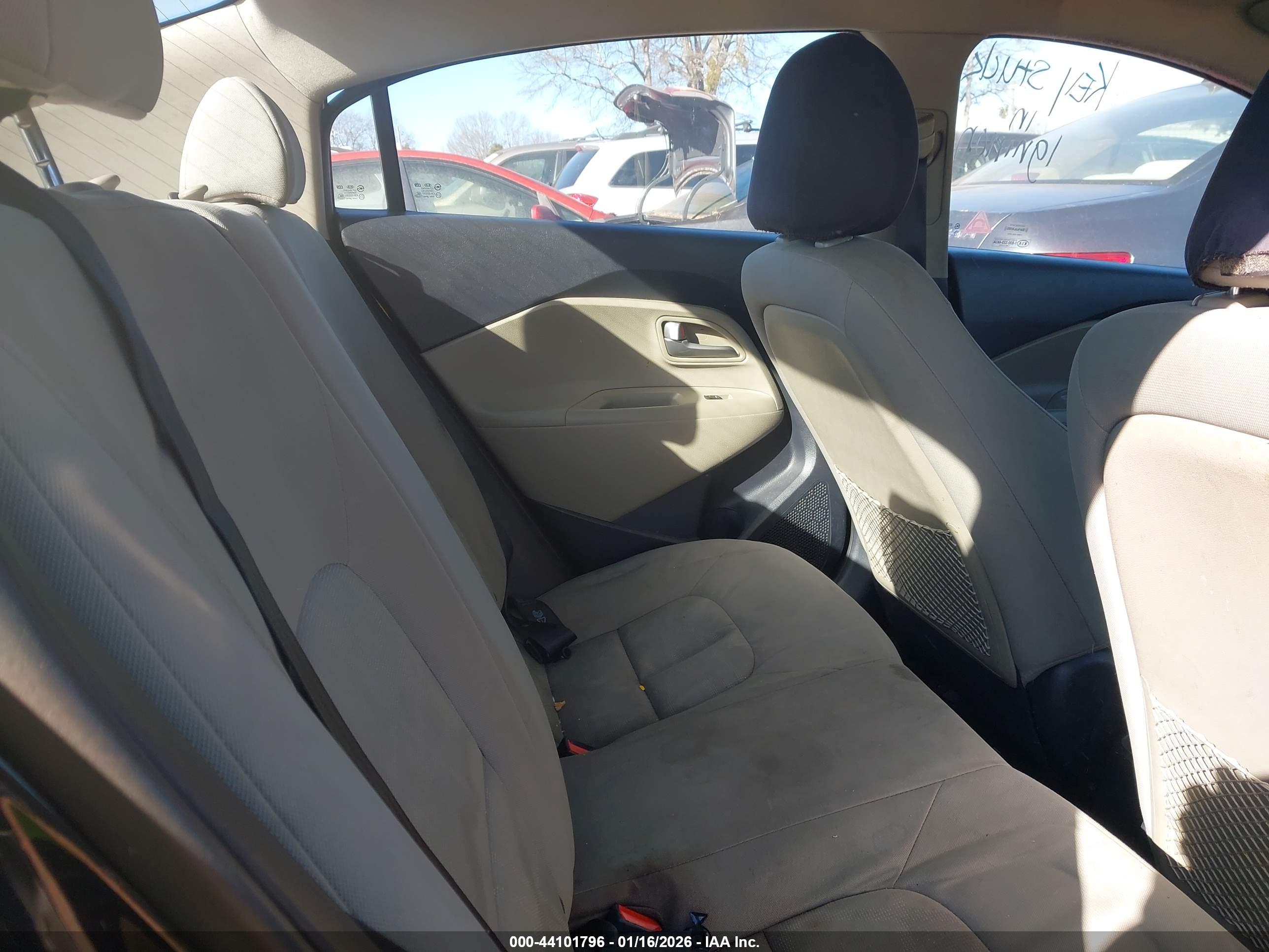 KIA RIO image 8