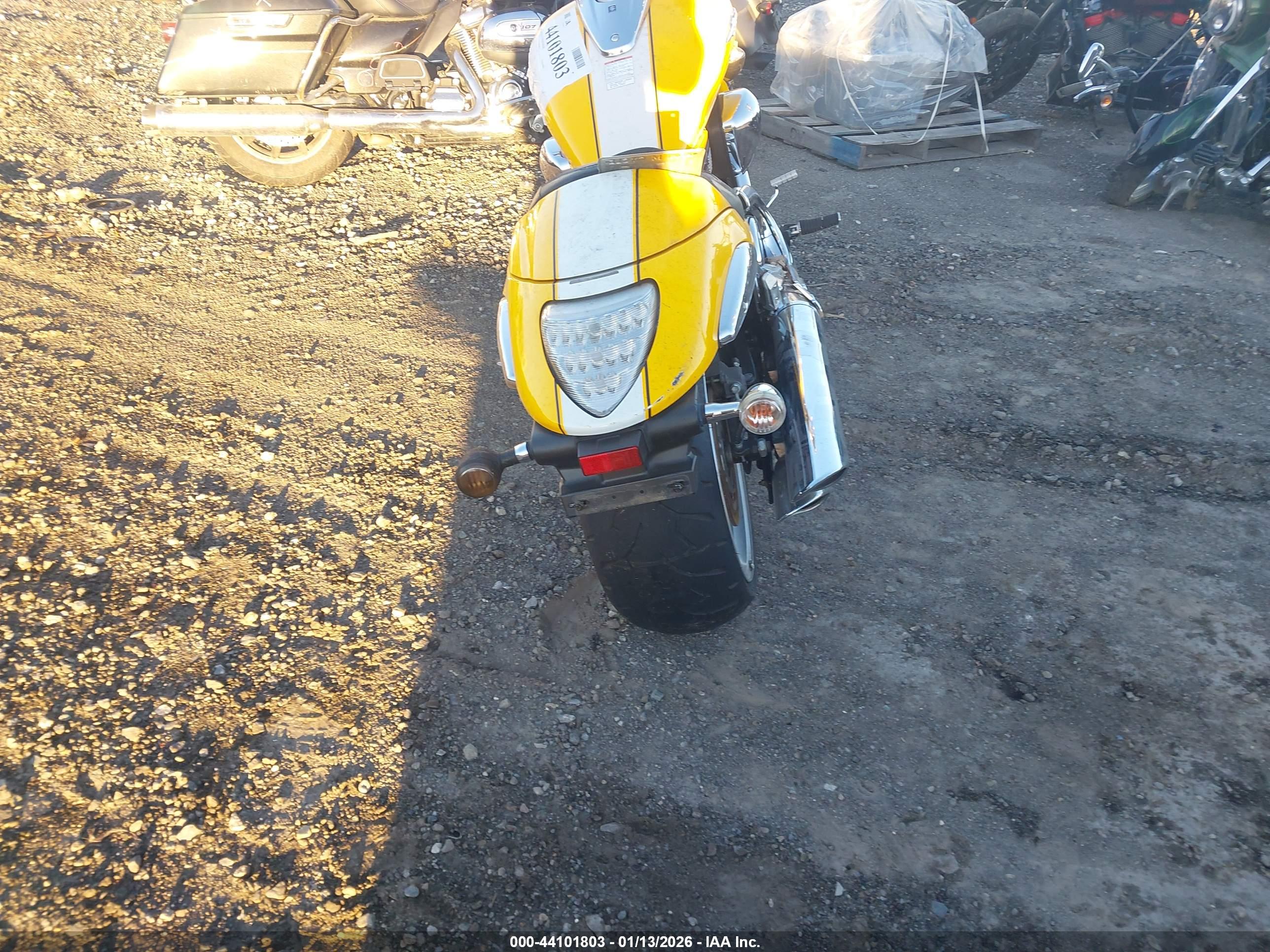 SUZUKI VZR1800 image 6