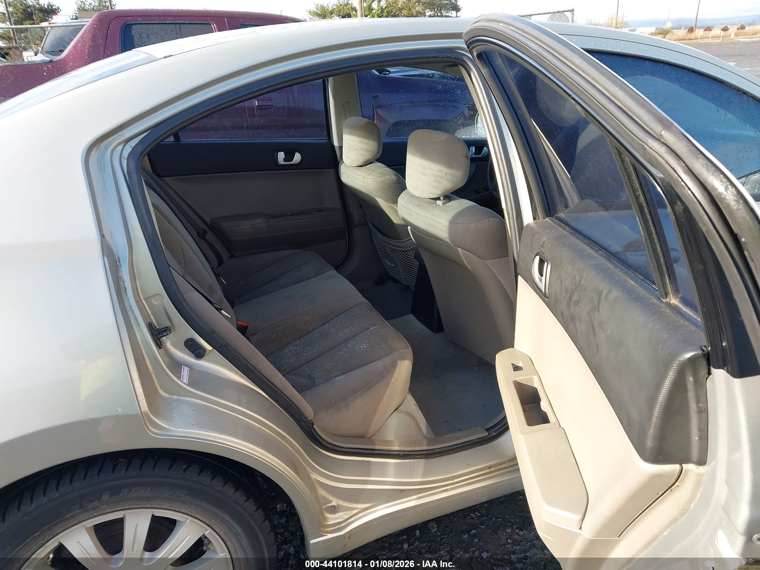 MITSUBISHI GALANT image 8