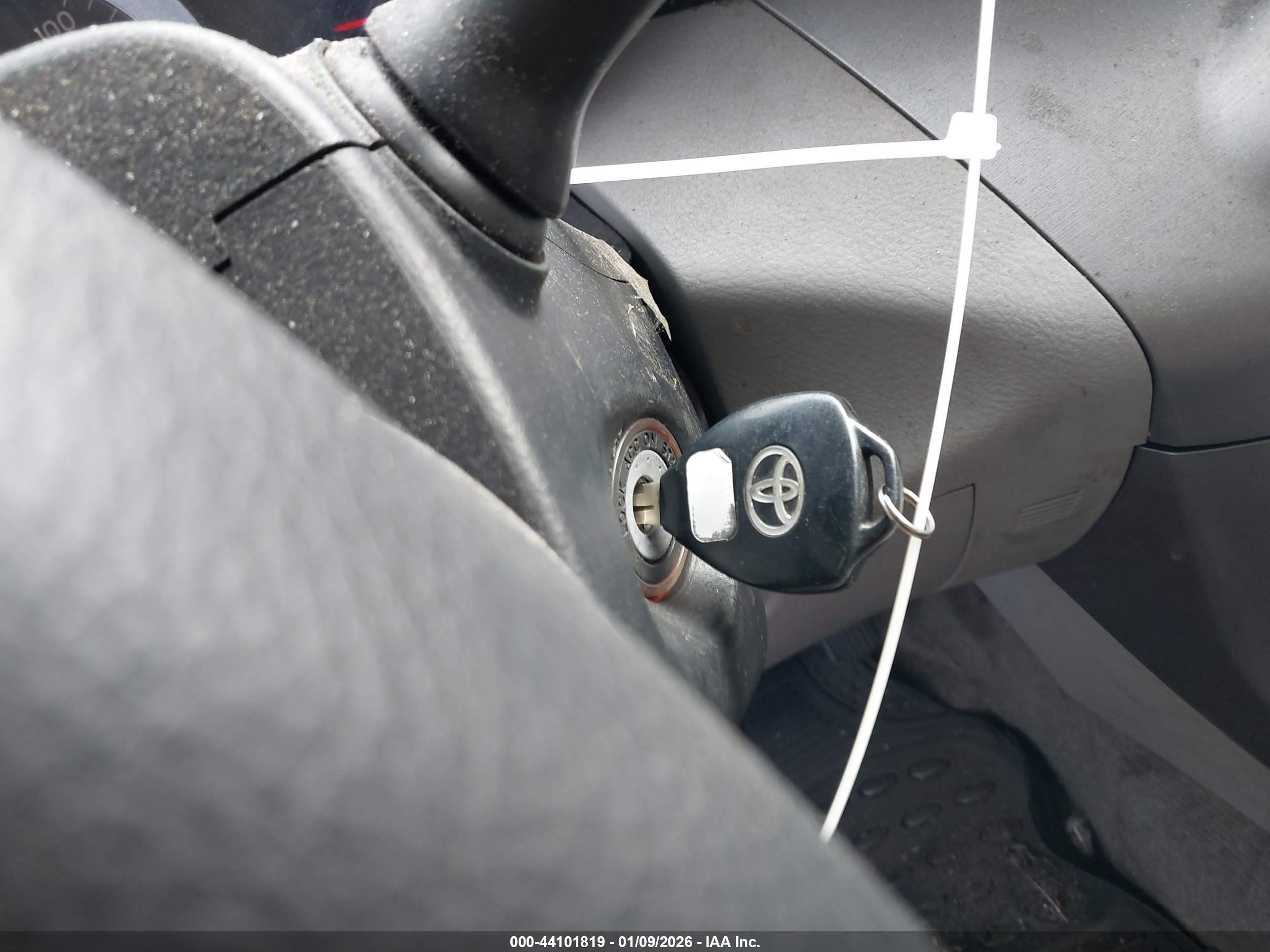 TOYOTA RAV4 image 11