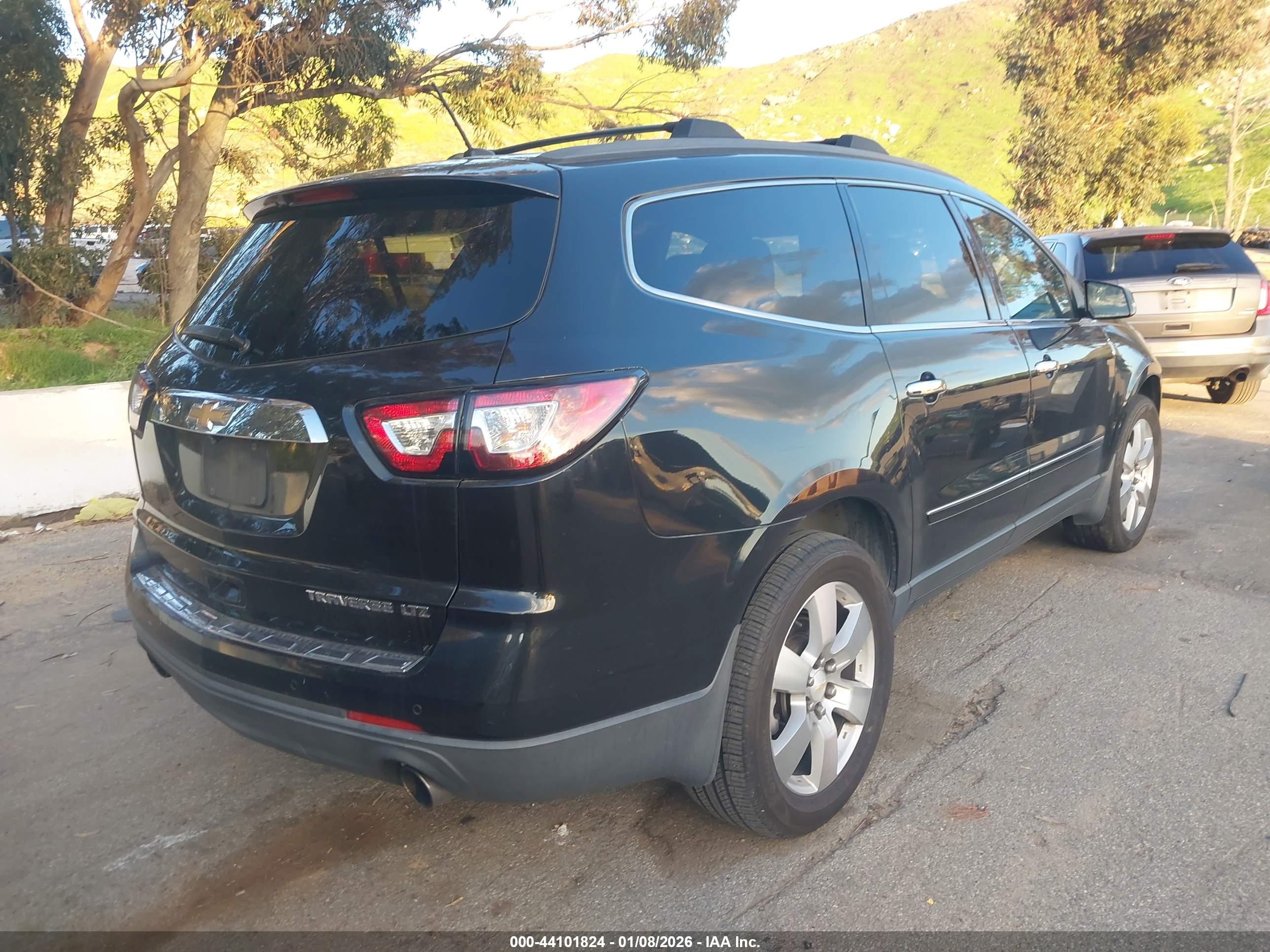 CHEVROLET TRAVERSE image 4
