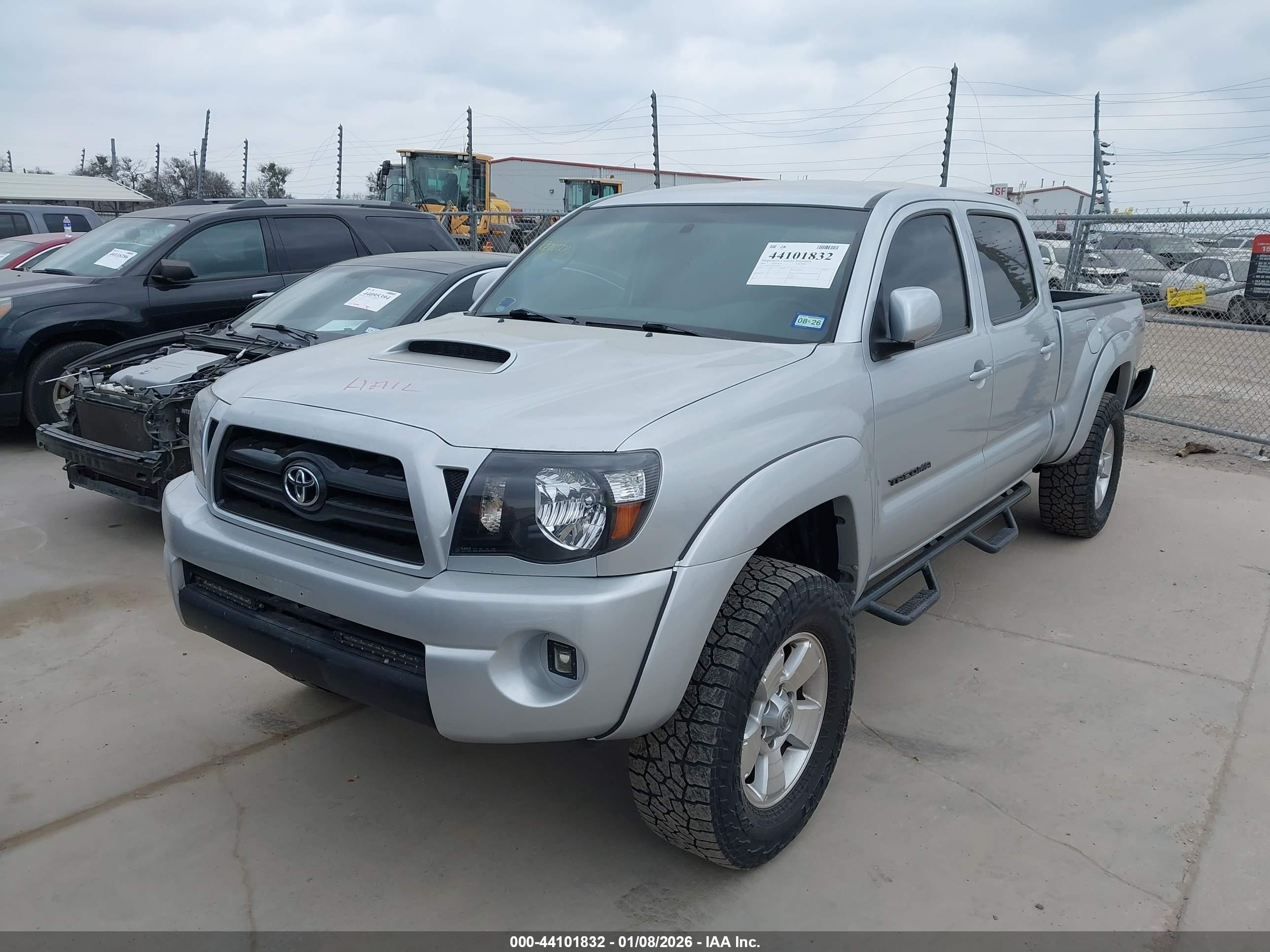 TOYOTA TACOMA image 2