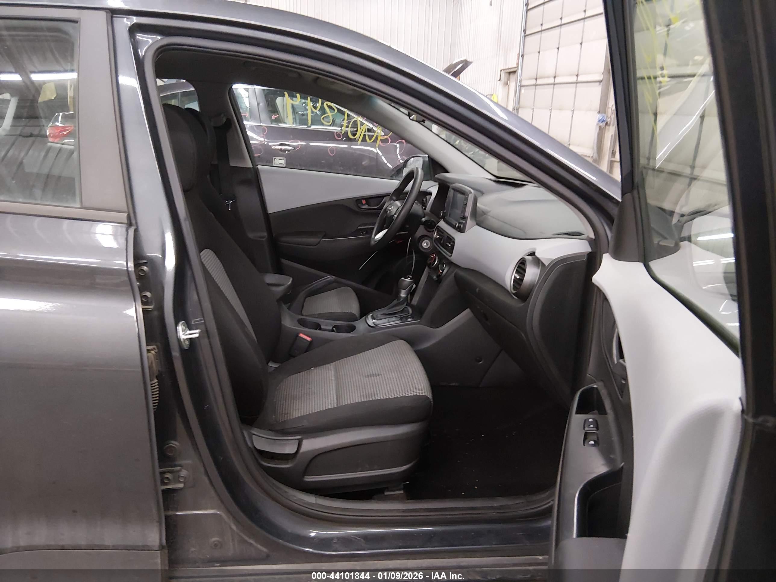 HYUNDAI KONA image 5