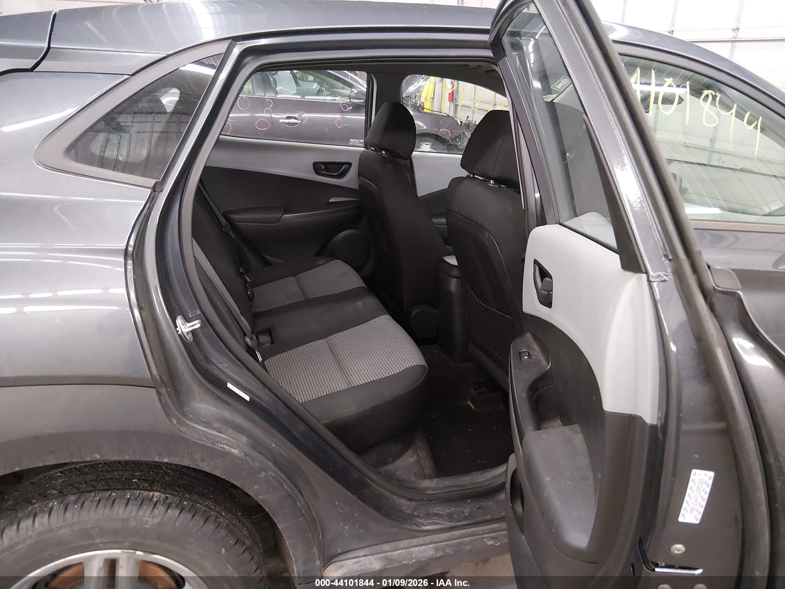 HYUNDAI KONA image 8