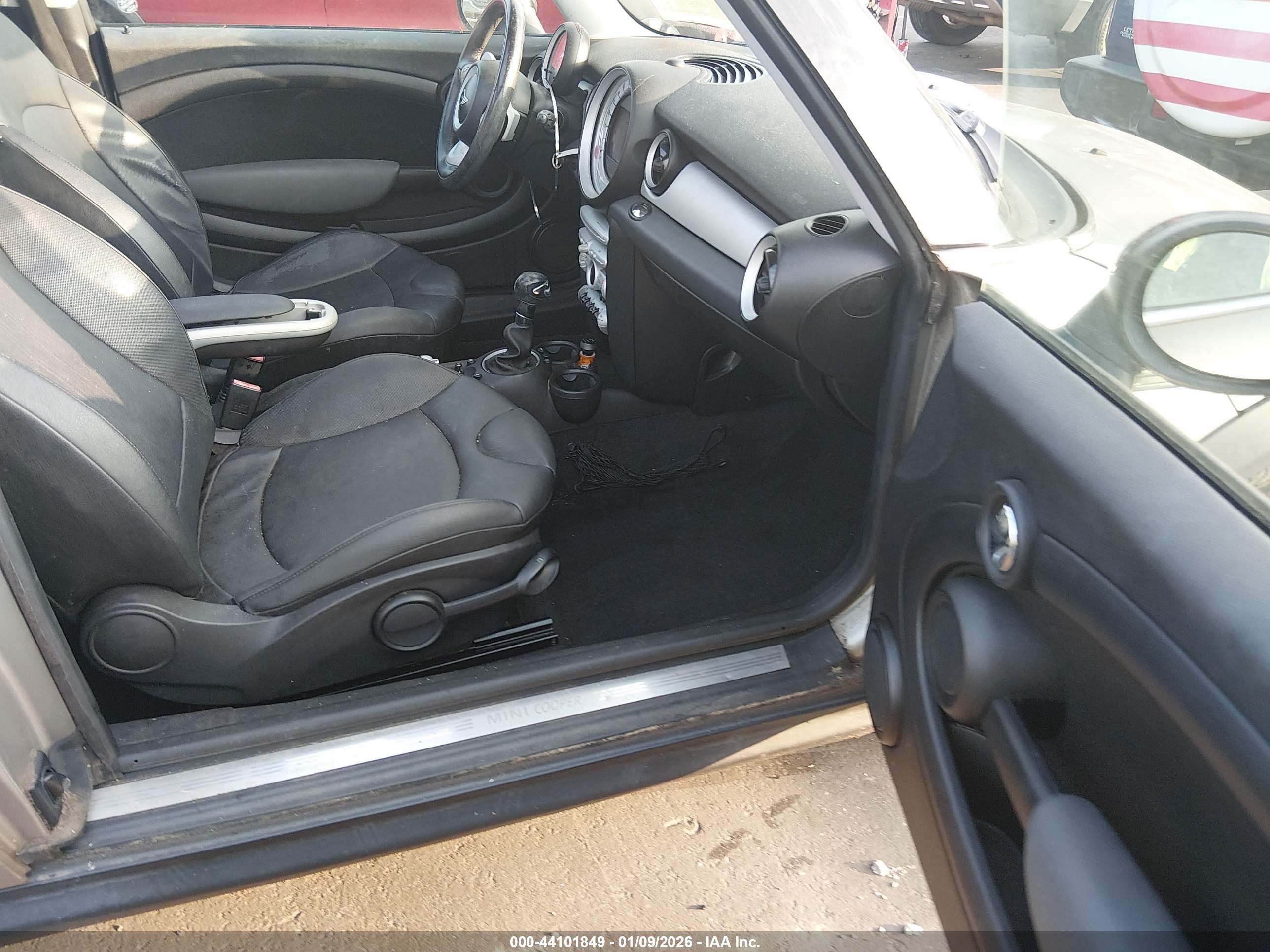 MINI COOPER image 5
