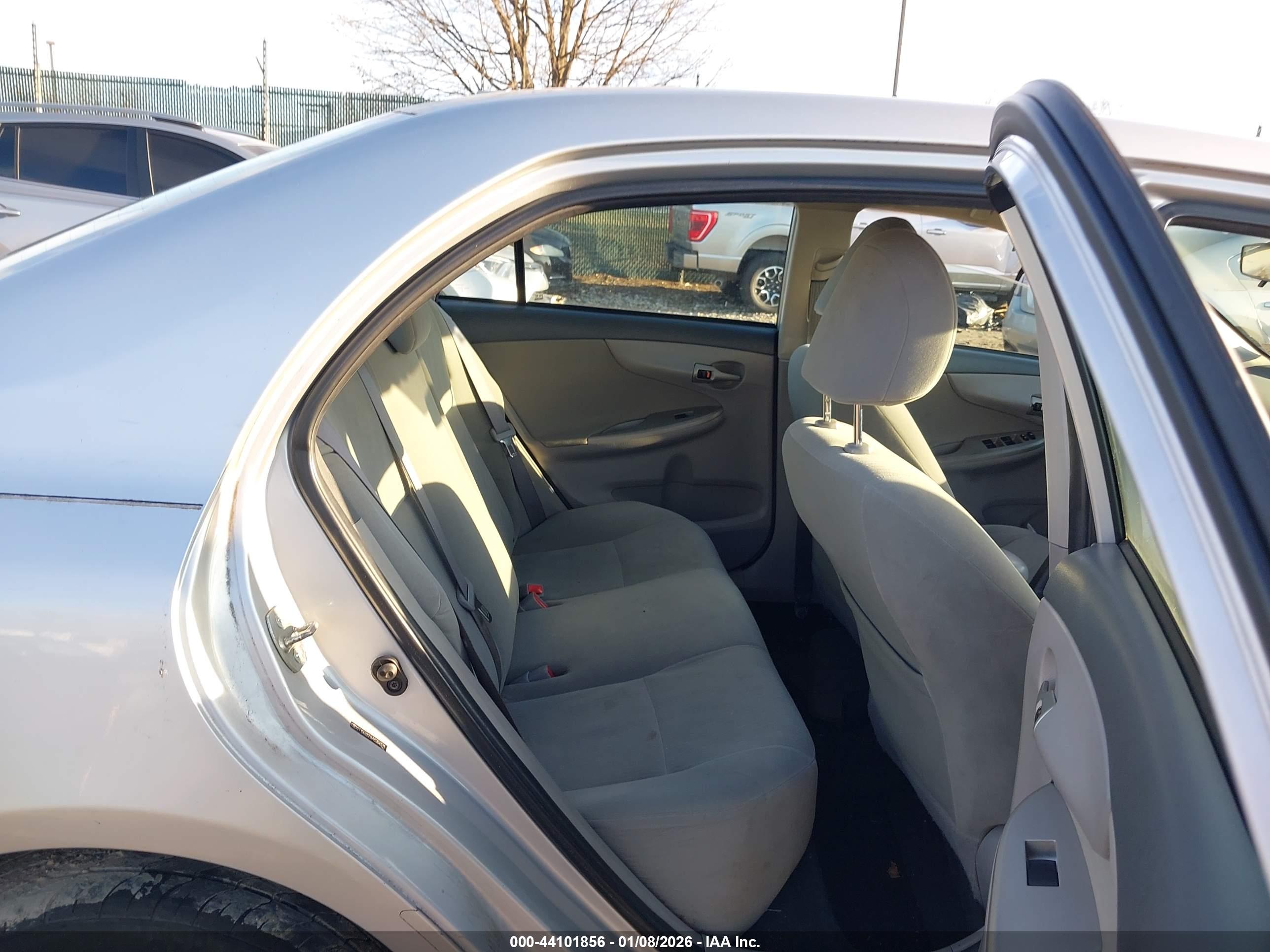 TOYOTA COROLLA image 8