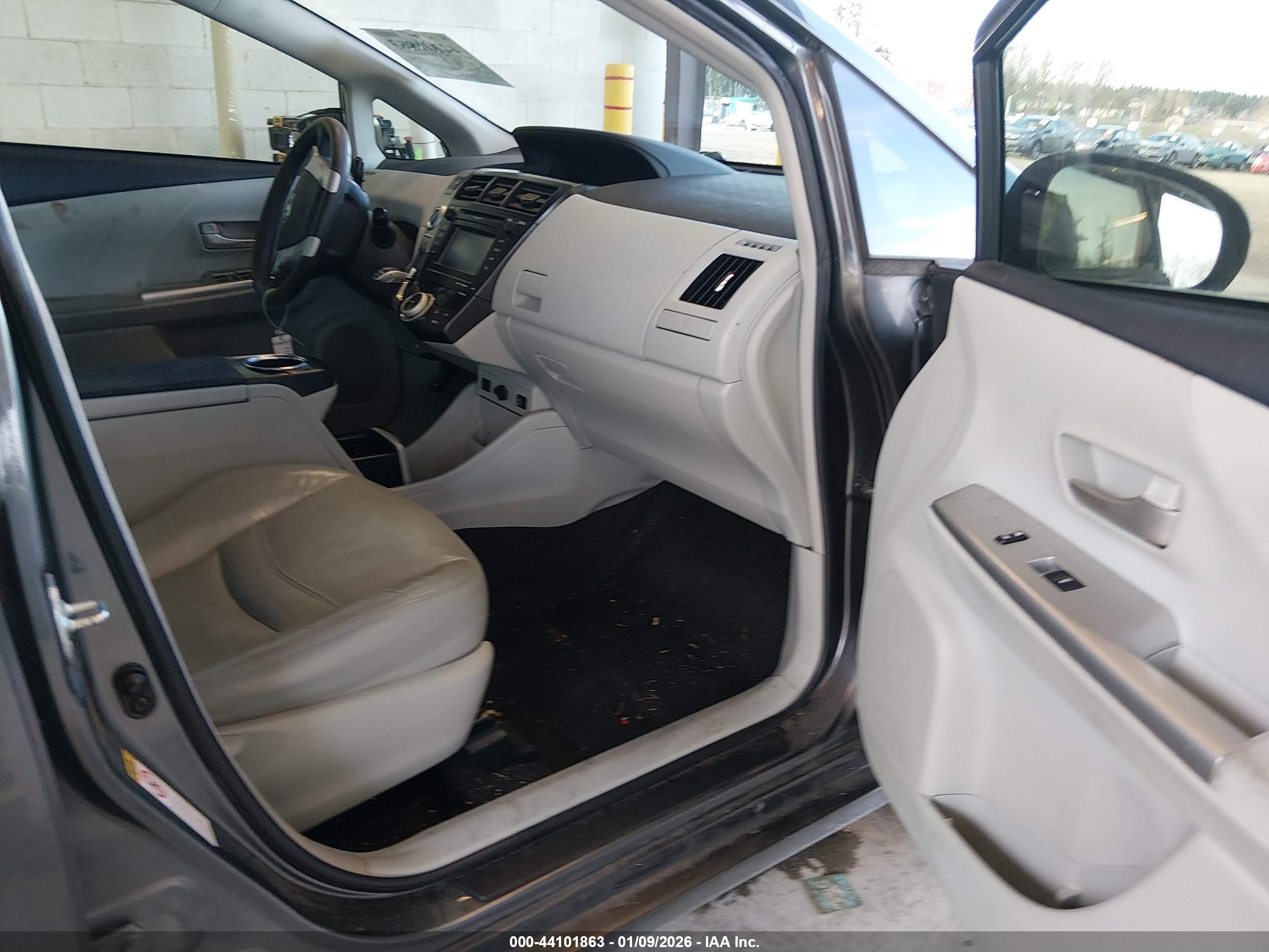 TOYOTA PRIUS image 5