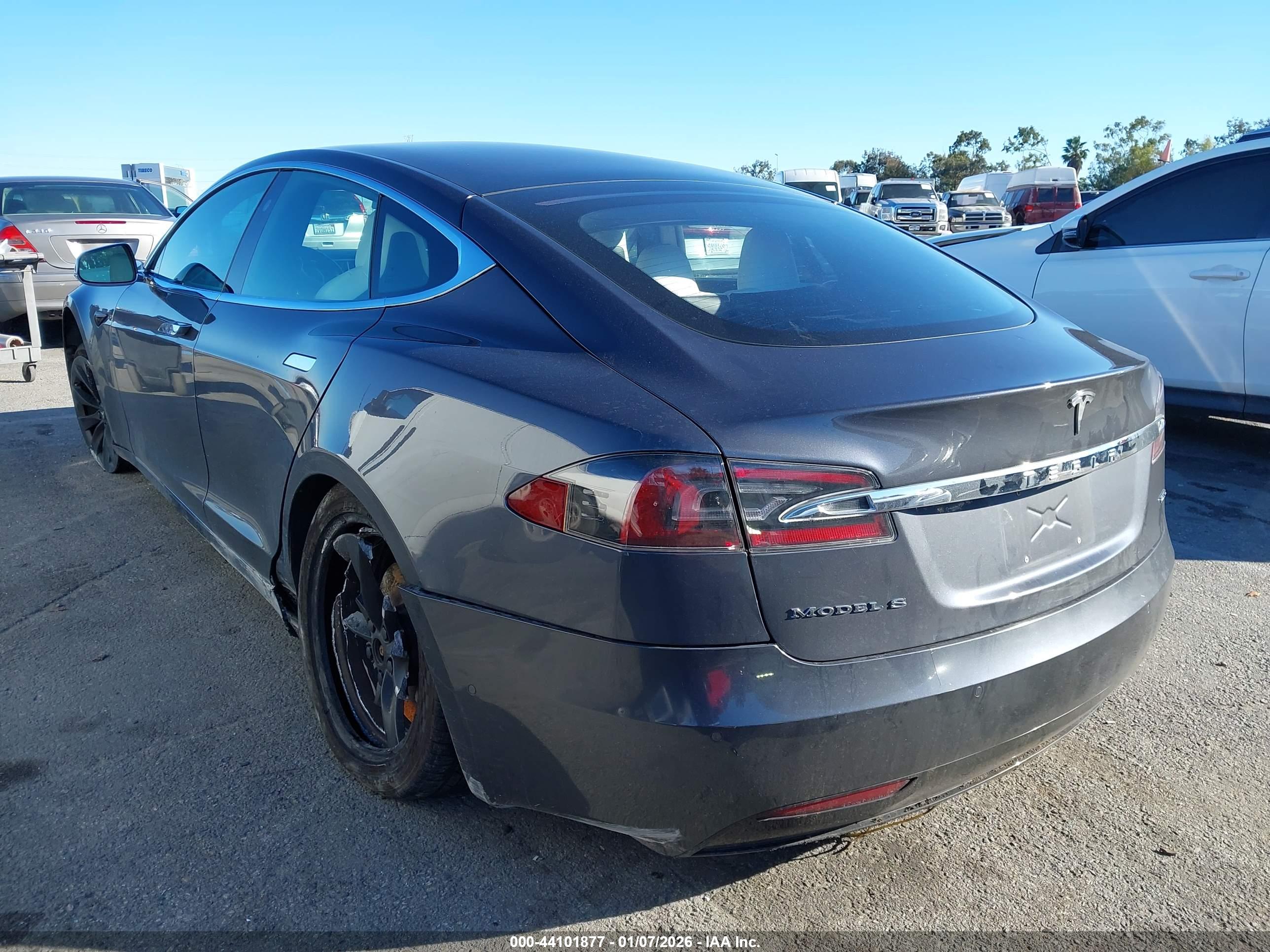 TESLA MODEL image 3
