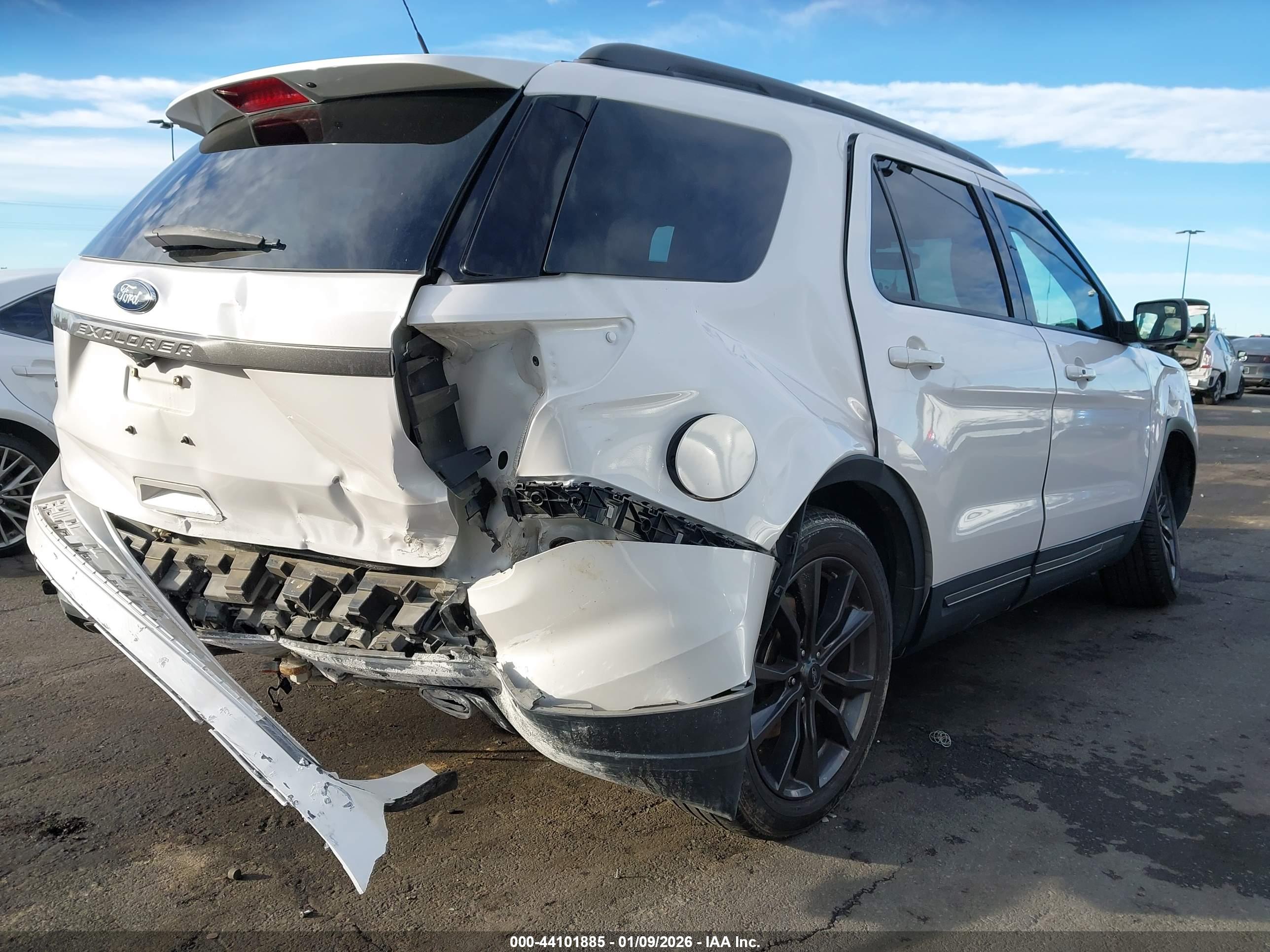 FORD EXPLORER image 4